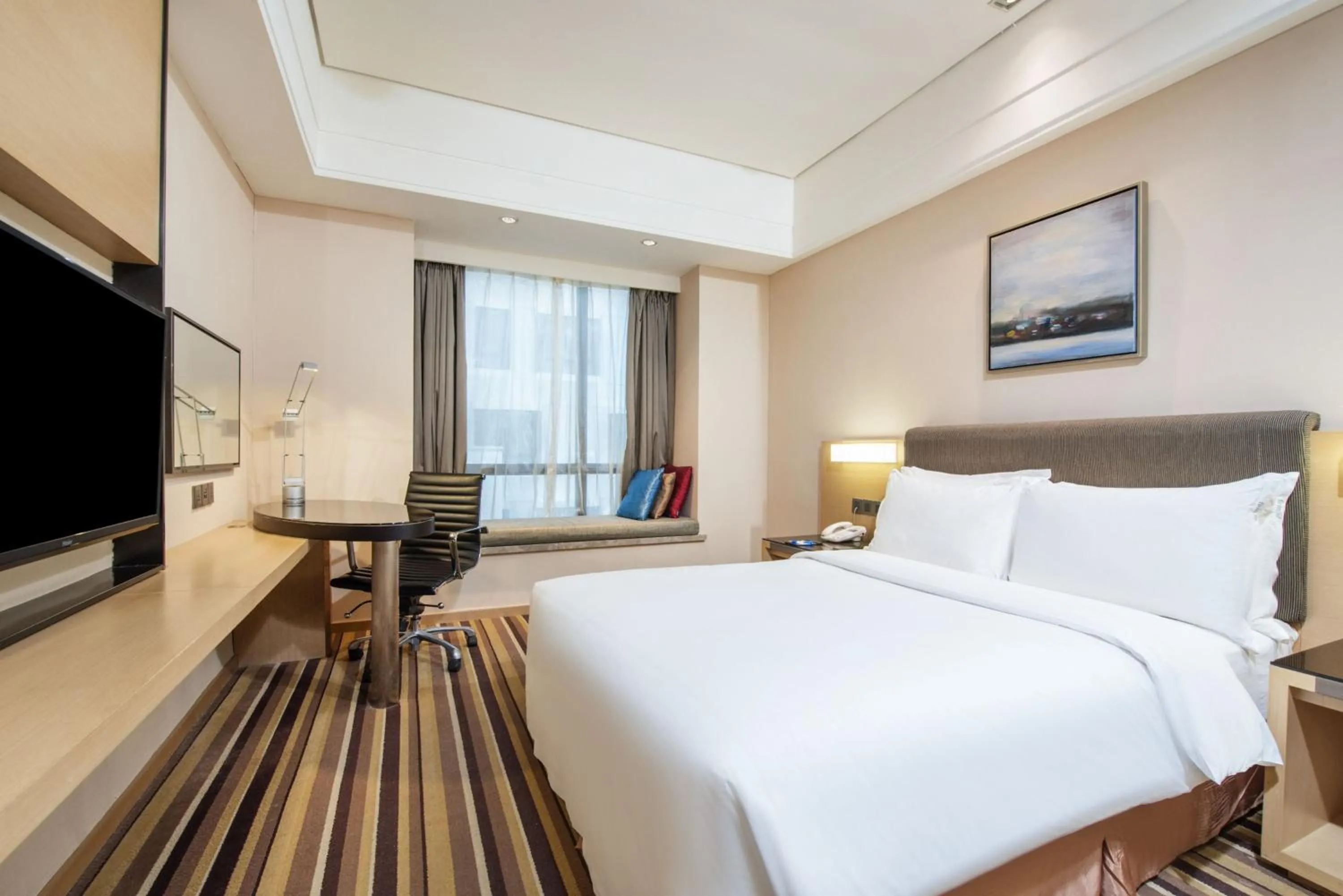 Photo of the whole room, Bed in Holiday Inn Express Shenyang Golden Corridor by IHG