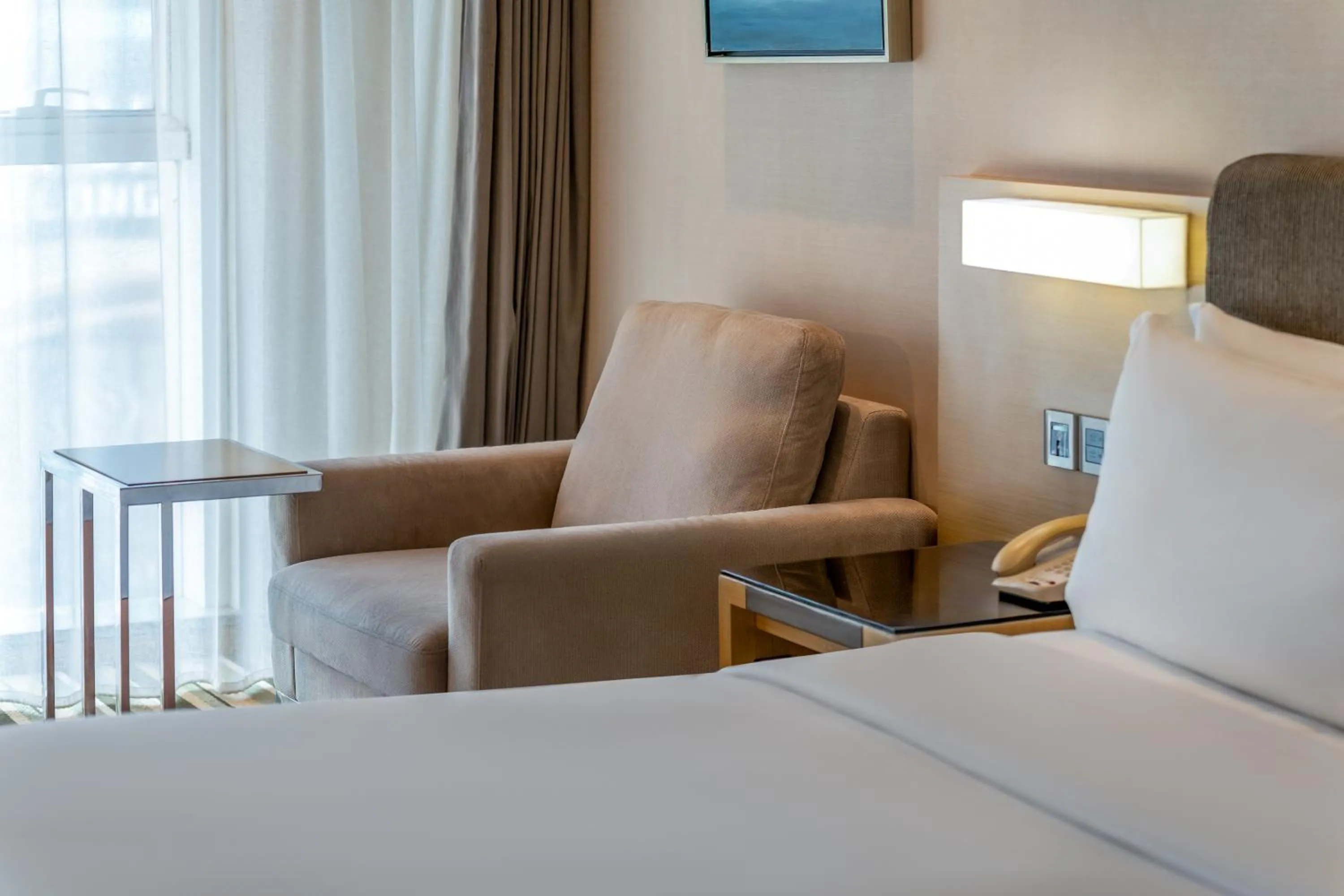 Seating area, Bed in Holiday Inn Express Shenyang Golden Corridor by IHG