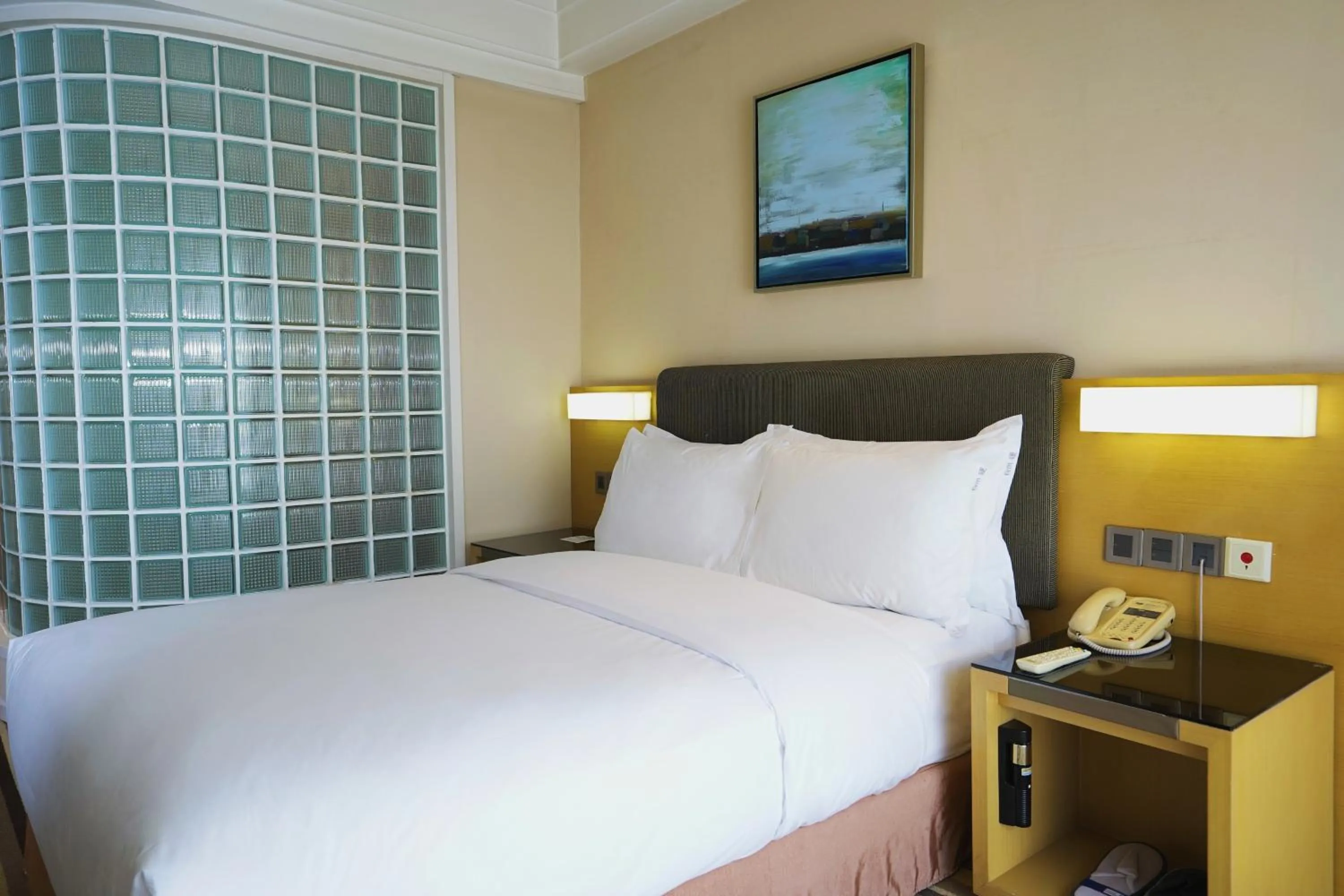 Bedroom, Bed in Holiday Inn Express Shenyang Golden Corridor by IHG