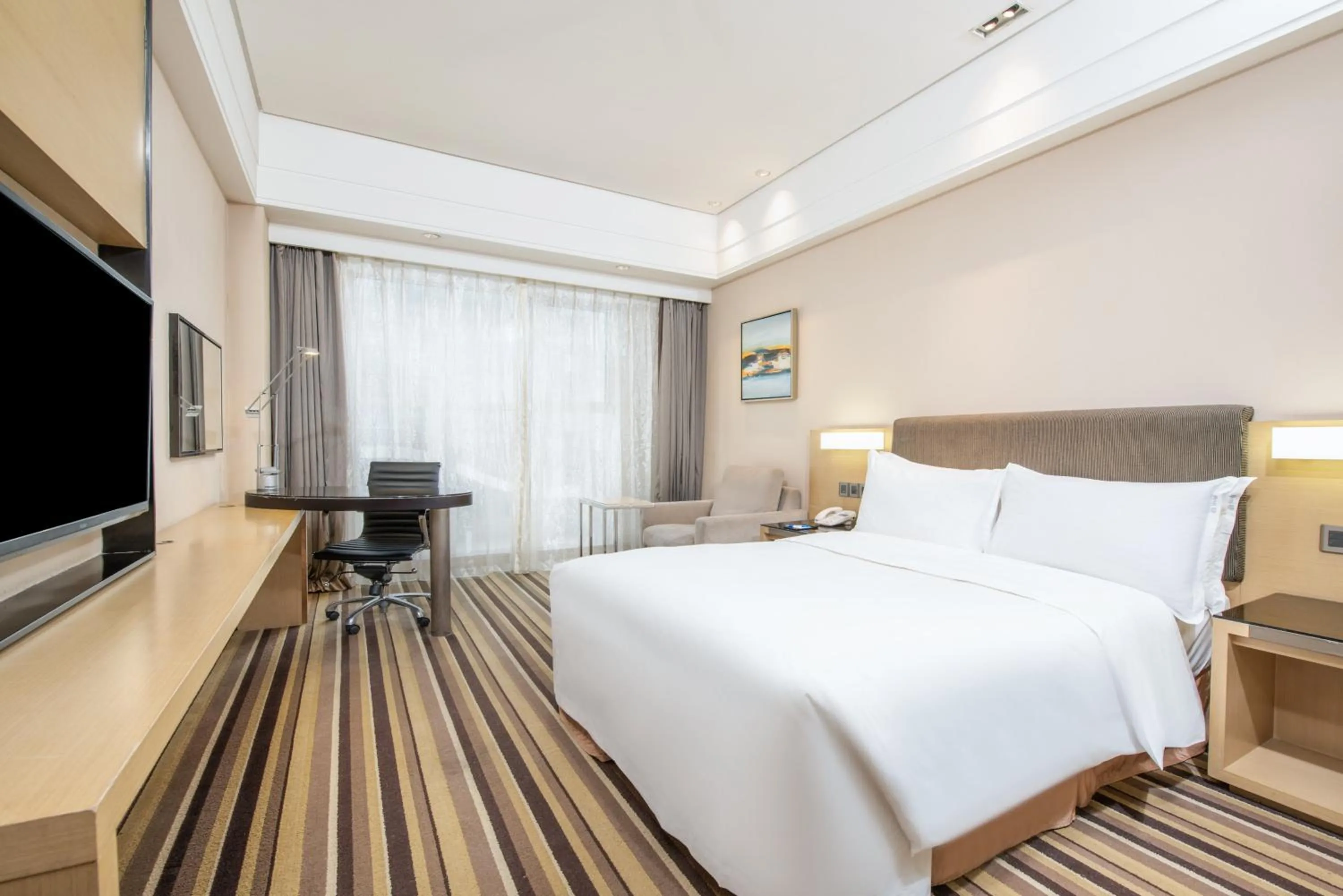 Queen Room with Atrium View in Holiday Inn Express Shenyang Golden Corridor by IHG