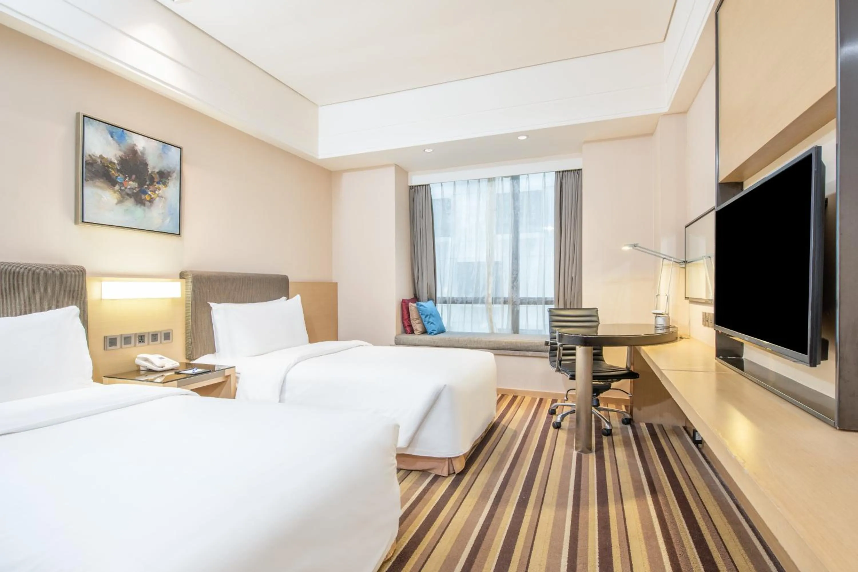 Photo of the whole room, Bed in Holiday Inn Express Shenyang Golden Corridor by IHG