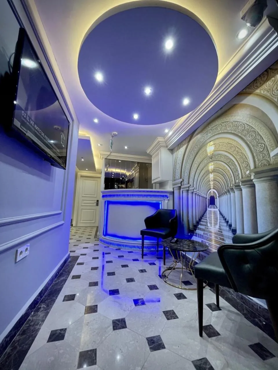 Lobby or reception in Crowned Hotel