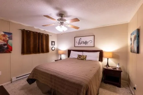 Sunsets at Summit 108b, free WI-FI, parking and AC