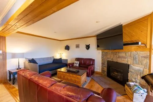 Sunsets at Summit 108b, free WI-FI, parking and AC