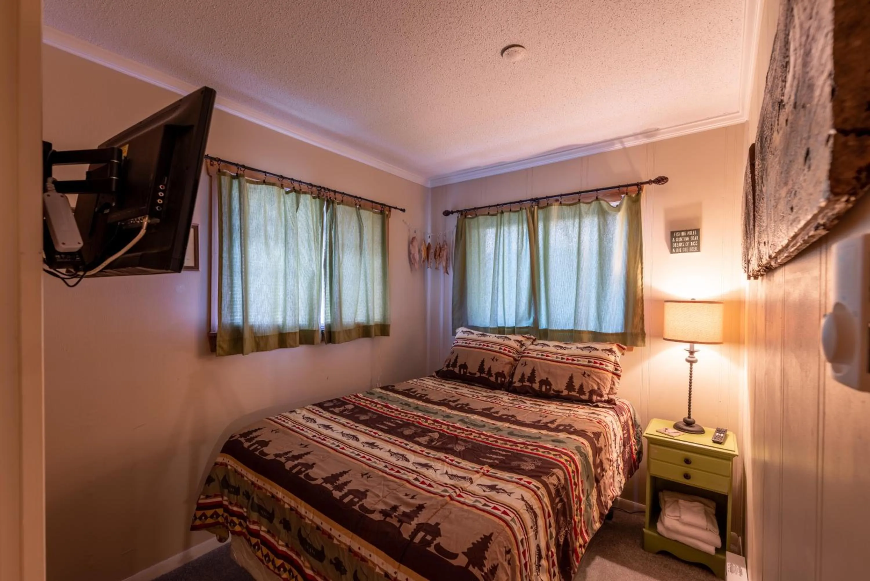Property building, Bed in Sunsets at Summit 108b, free WI-FI, parking and AC