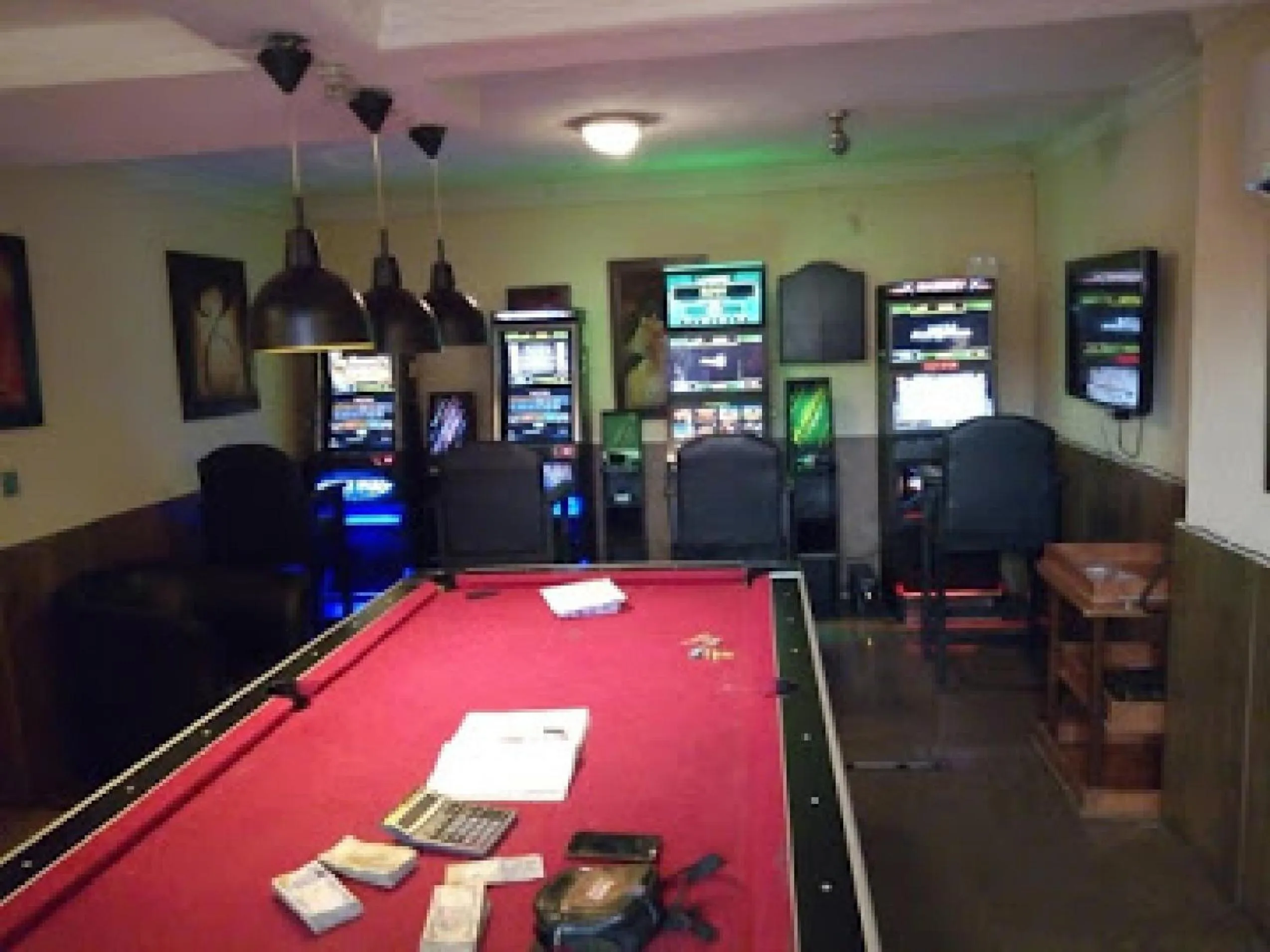 Game Room in Carliza Hotel - Standard