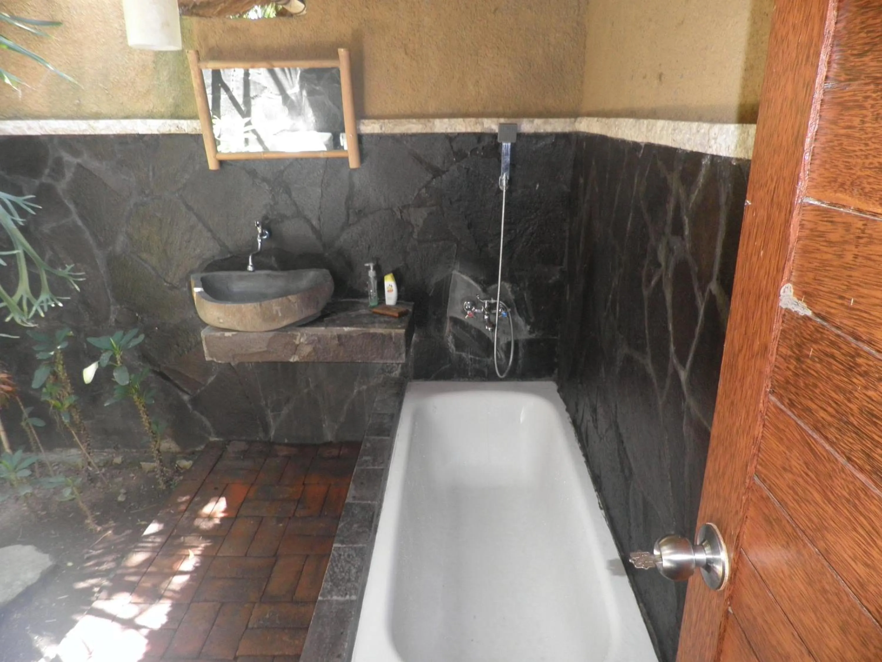 Hot Tub in Jepun Didulu Cottages