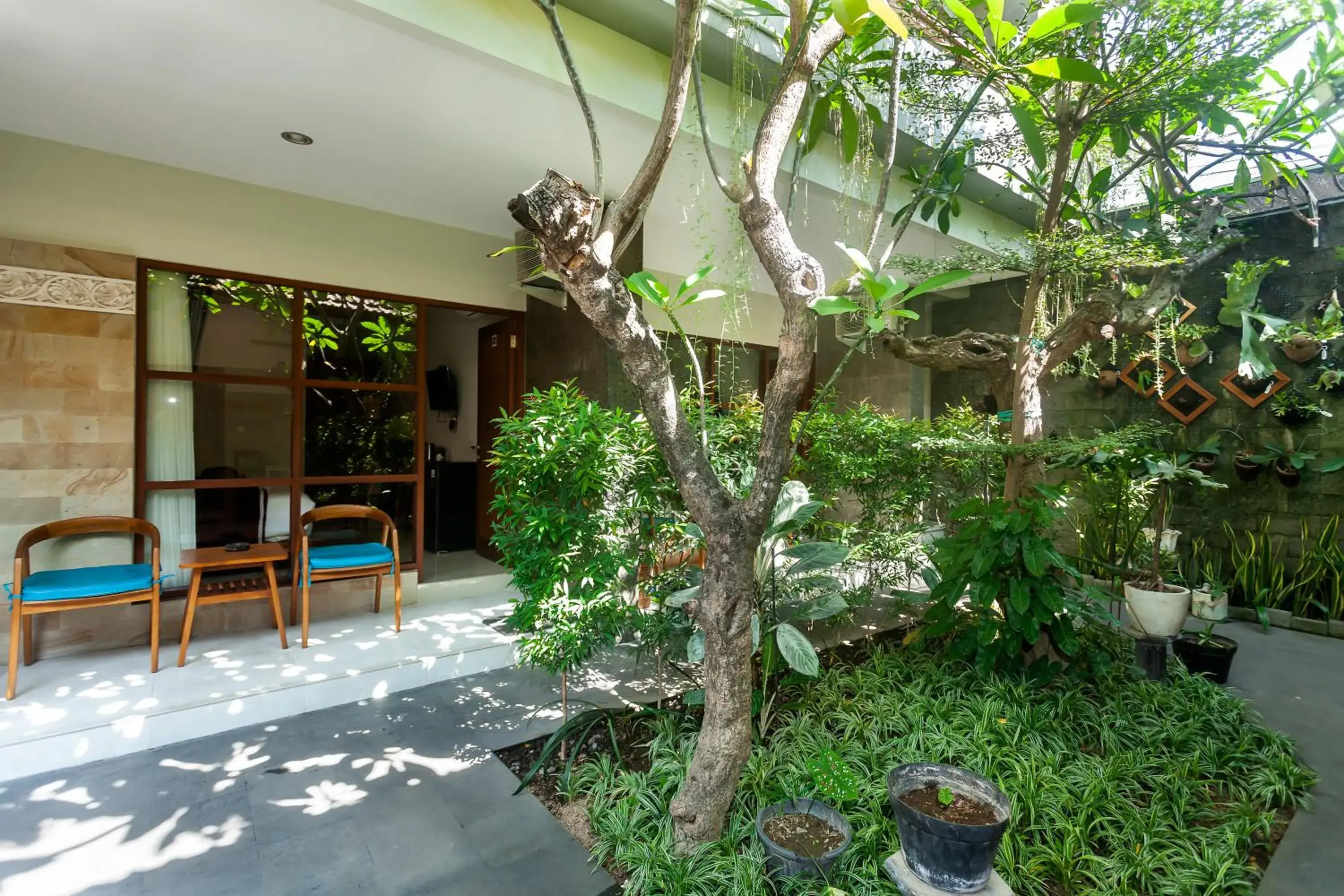 Garden view in Naksa Homestay Sanur Garden view in Naksa Homestay Sanur