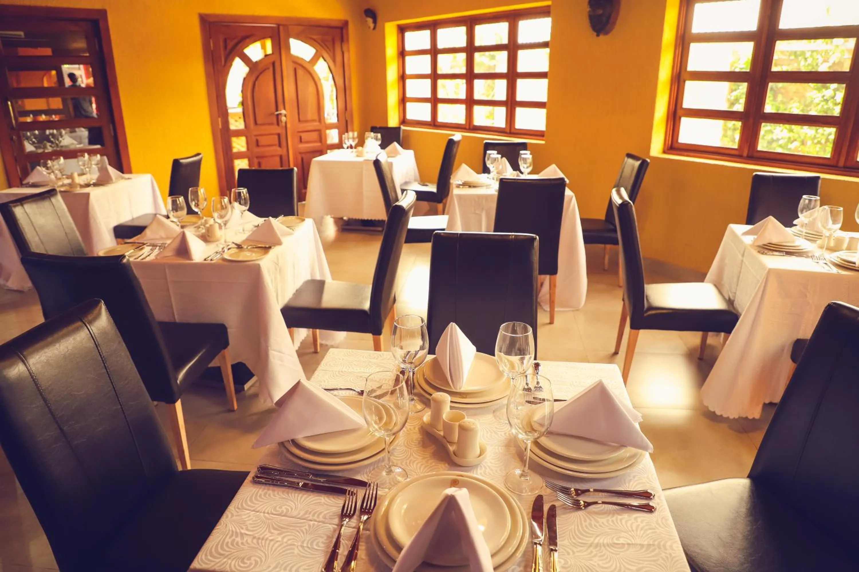 Restaurant/places to eat in Hôtel Regina The Pearl