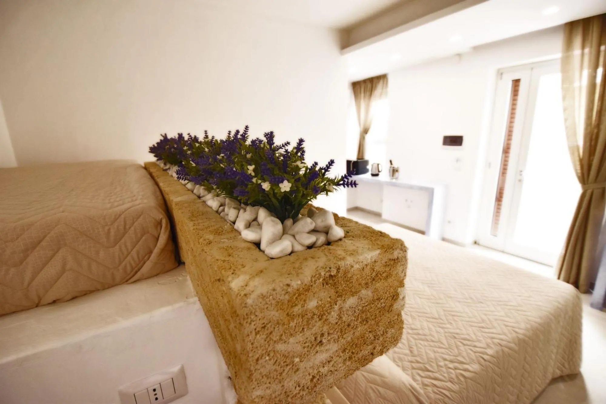 Decorative detail, Bed in San Gabriele Relais