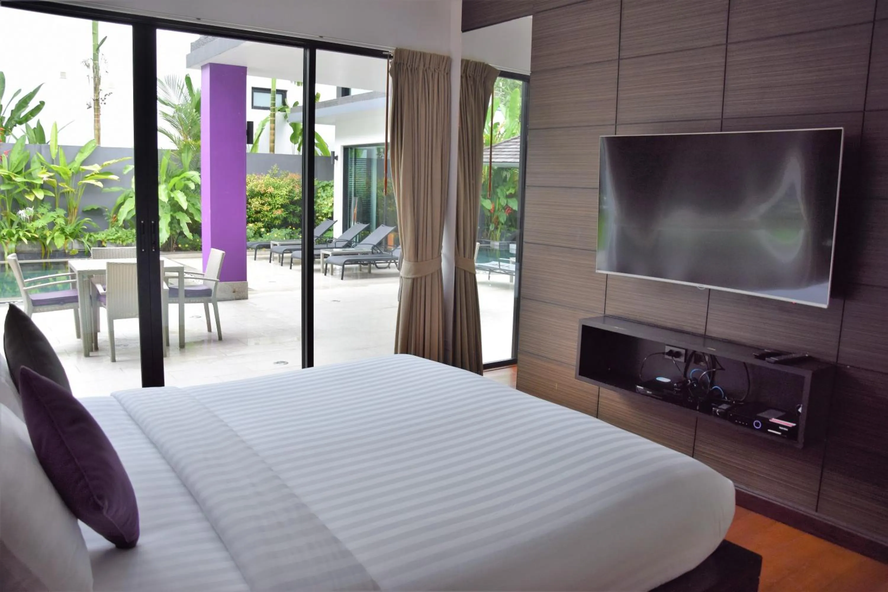 Bed in Eden Villa Phuket