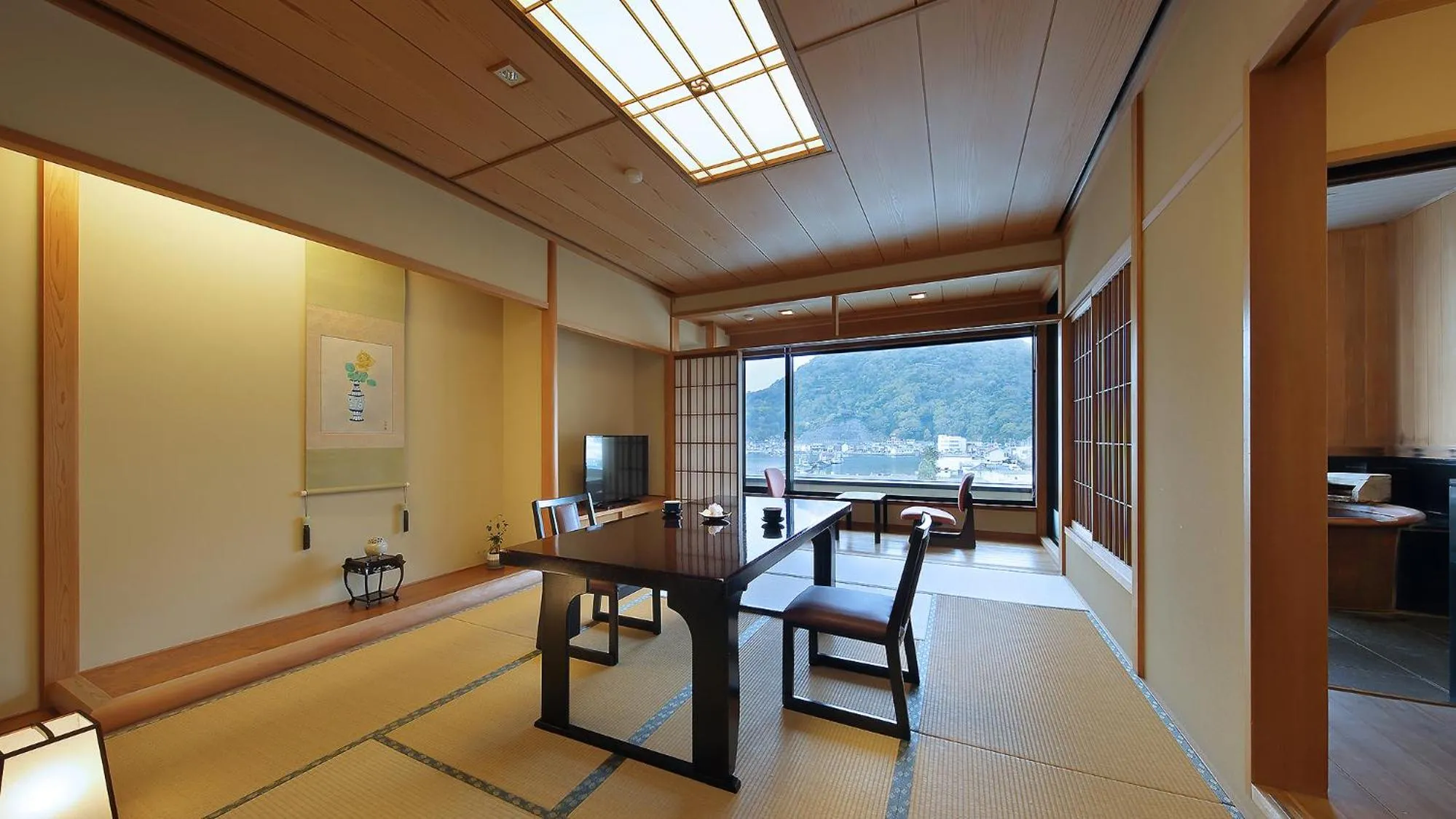 Photo of the whole room in Izu Mitohama Shotokan