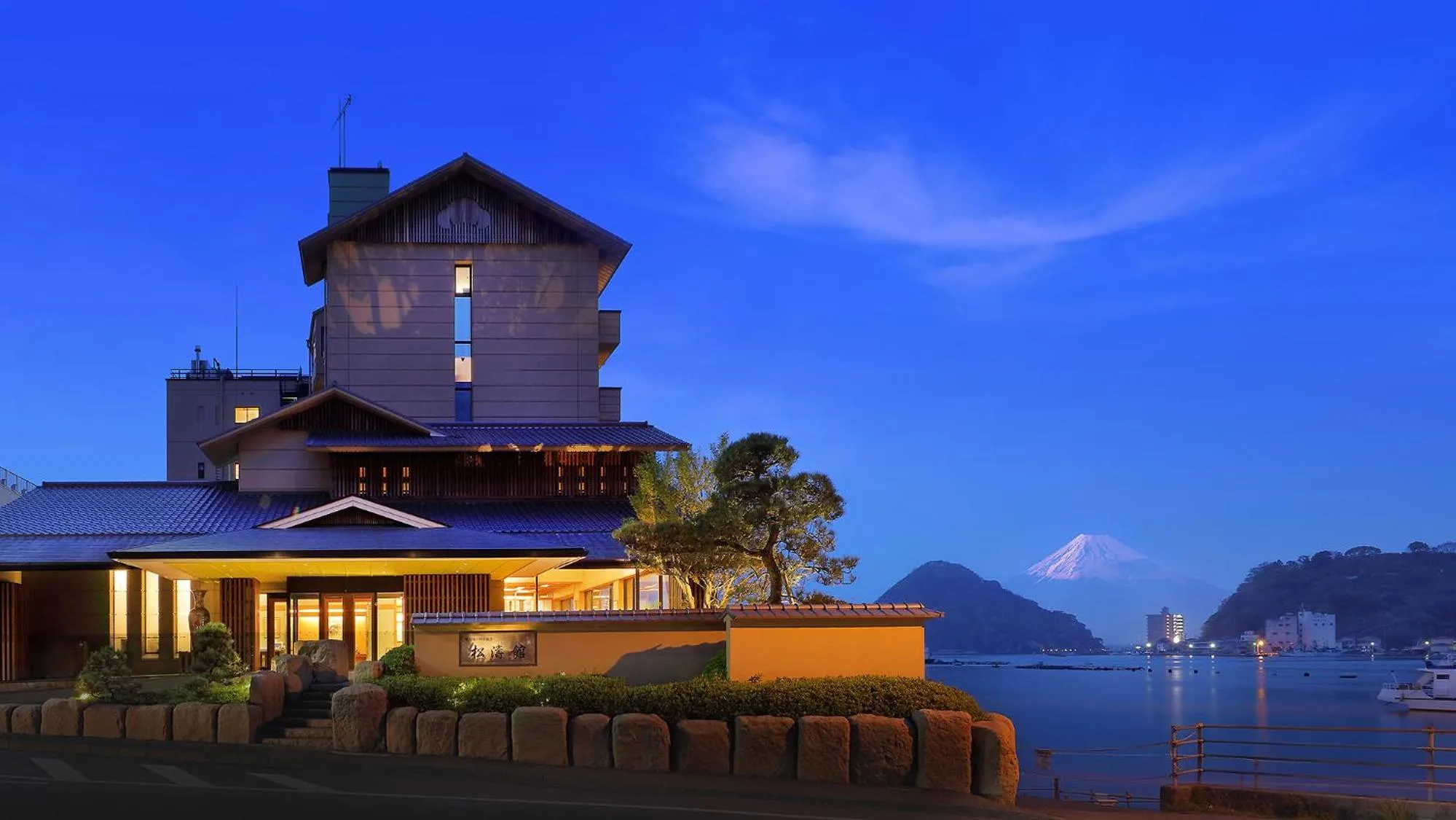 Property building in Izu Mitohama Shotokan