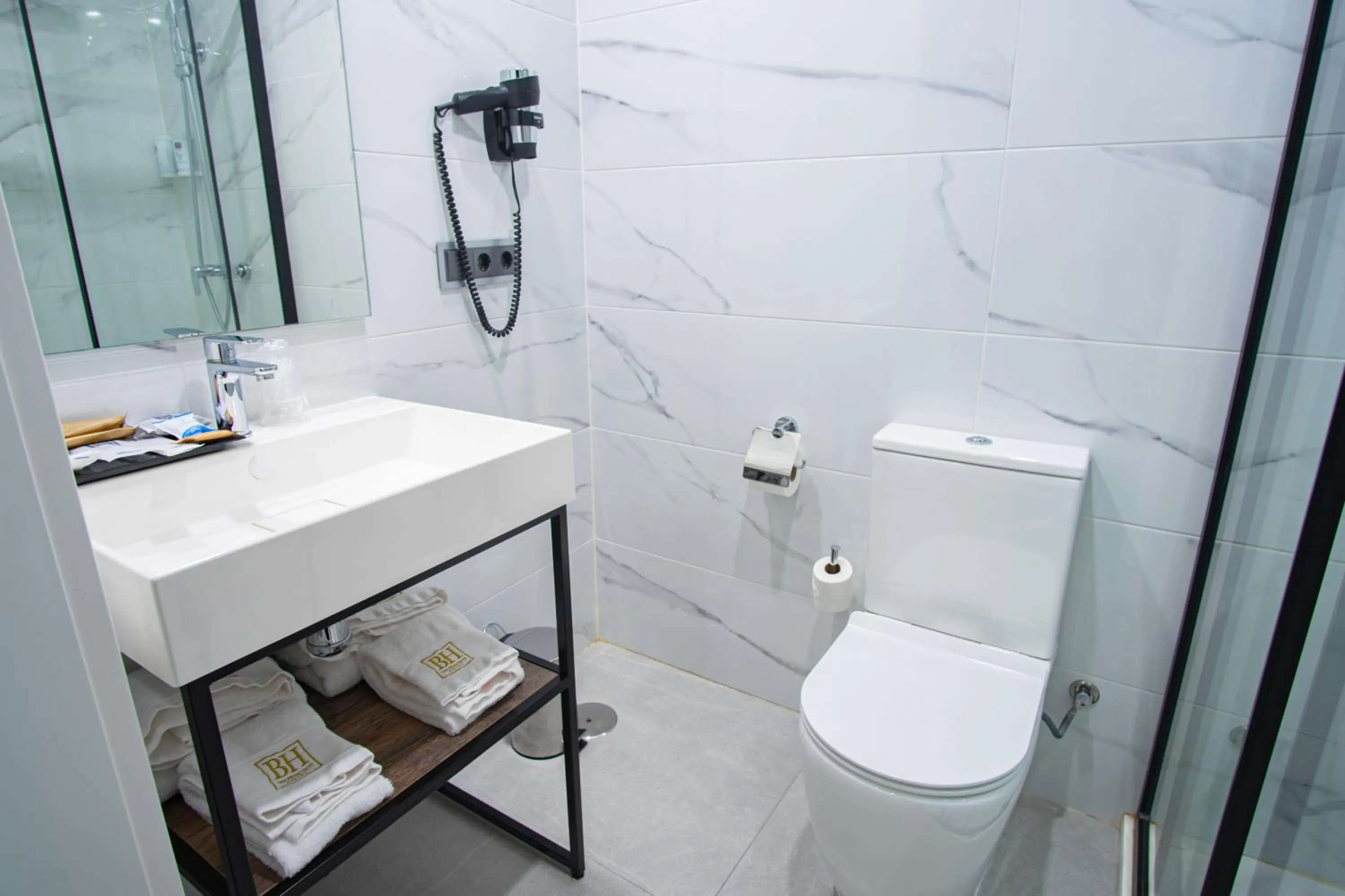 Toilet in Hotel BH San Francisco Alicante