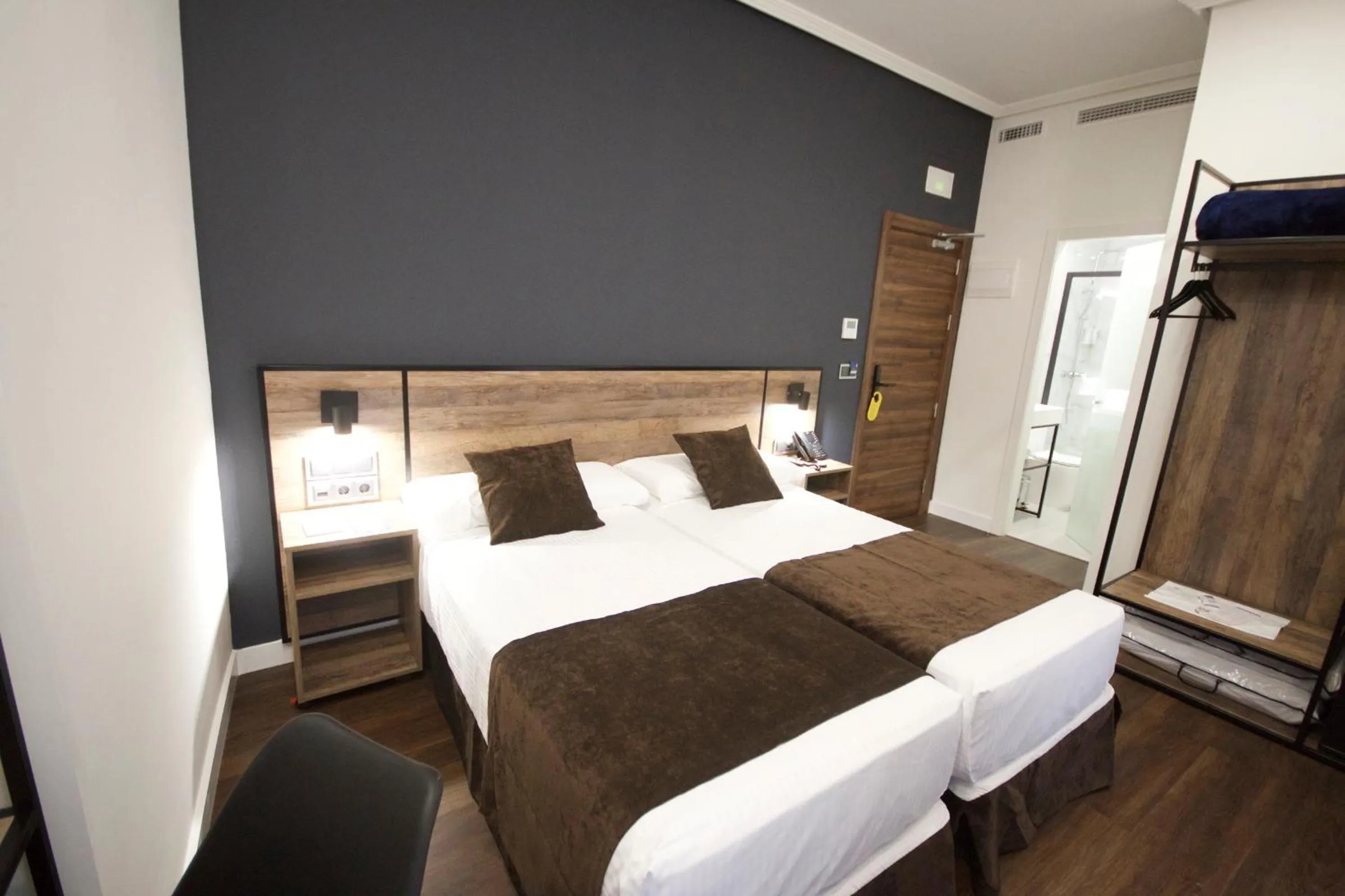 Bedroom, Bed in Hotel BH San Francisco Alicante