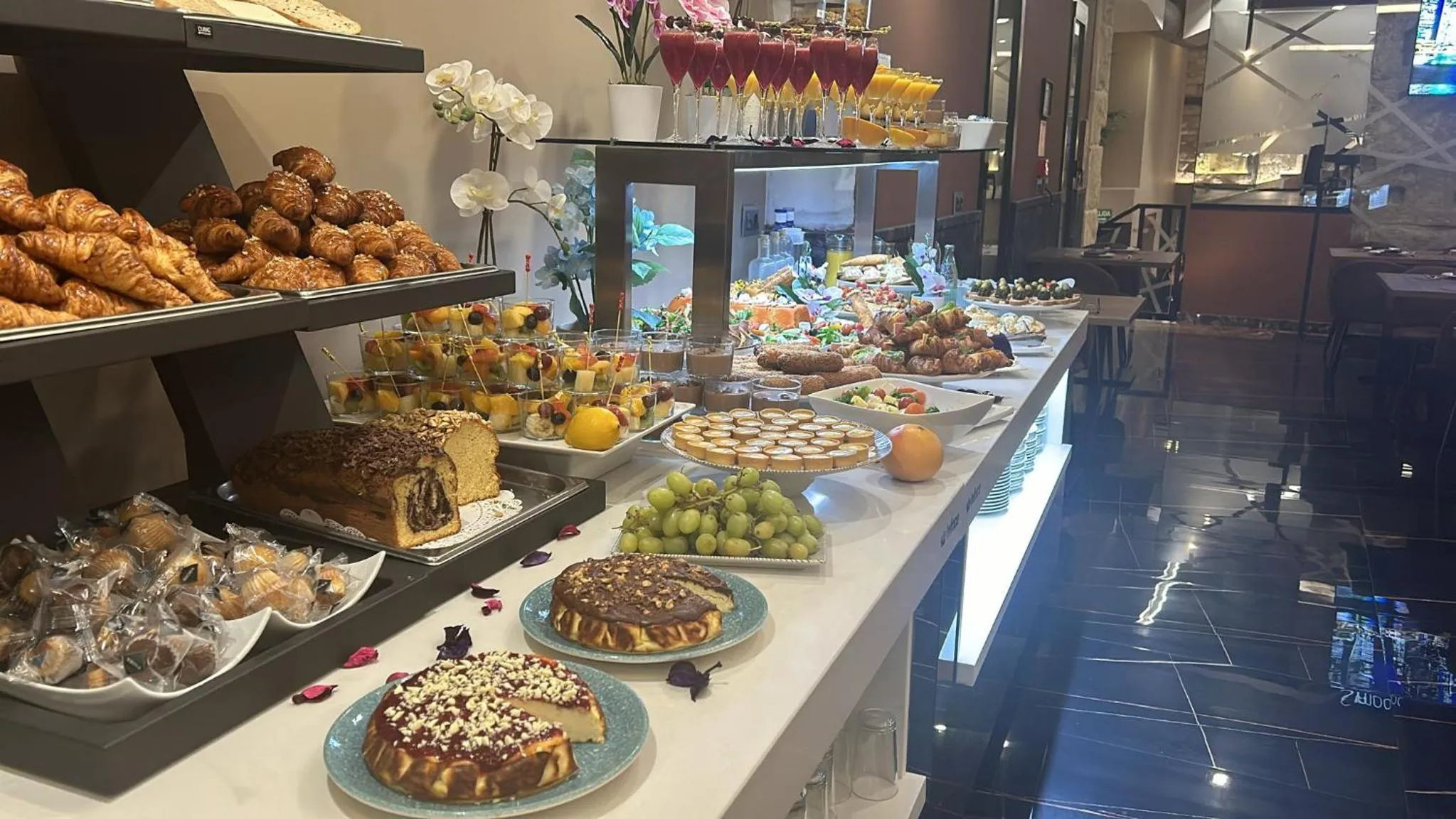 Buffet breakfast in Hotel BH San Francisco Alicante