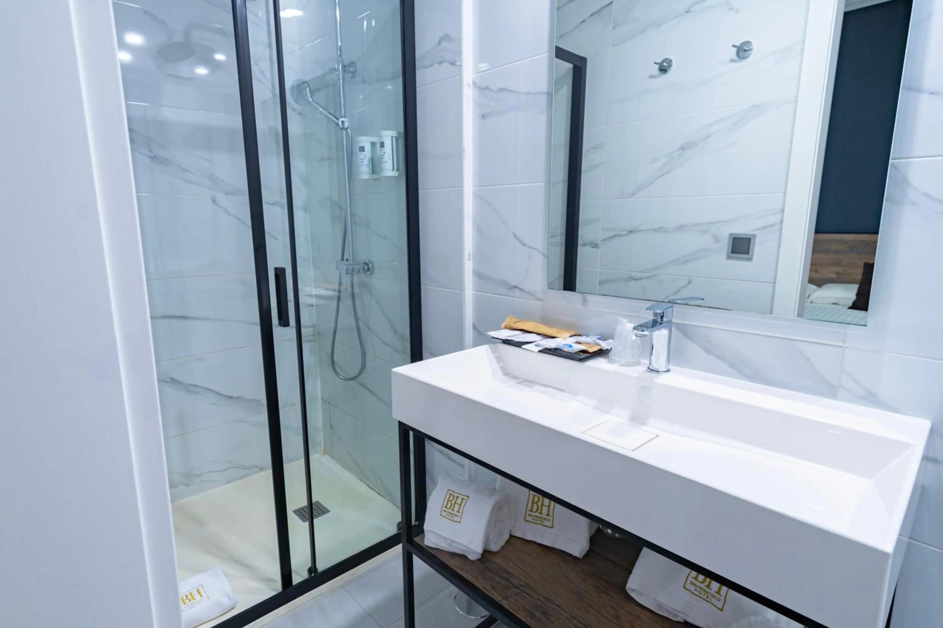 Shower in Hotel BH San Francisco Alicante