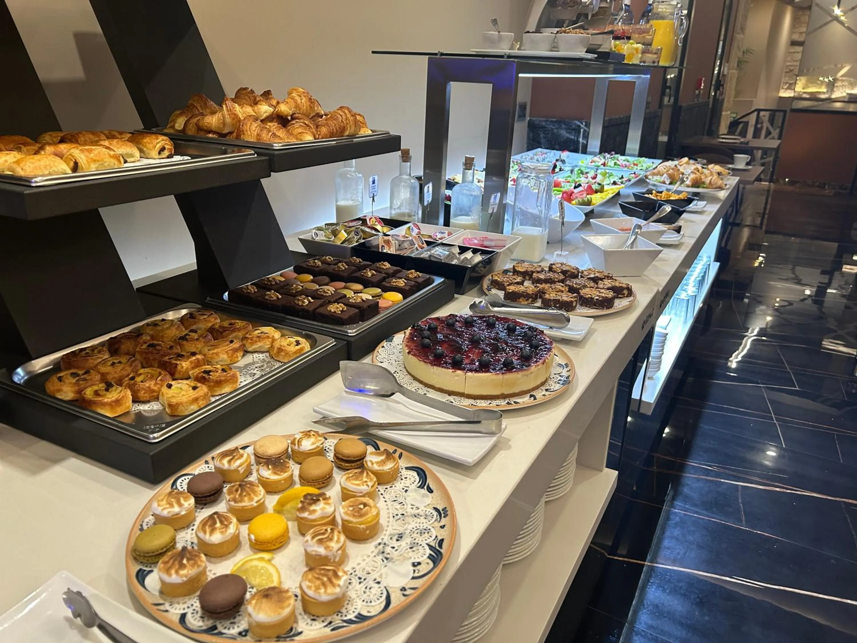 Buffet breakfast in Hotel BH San Francisco Alicante