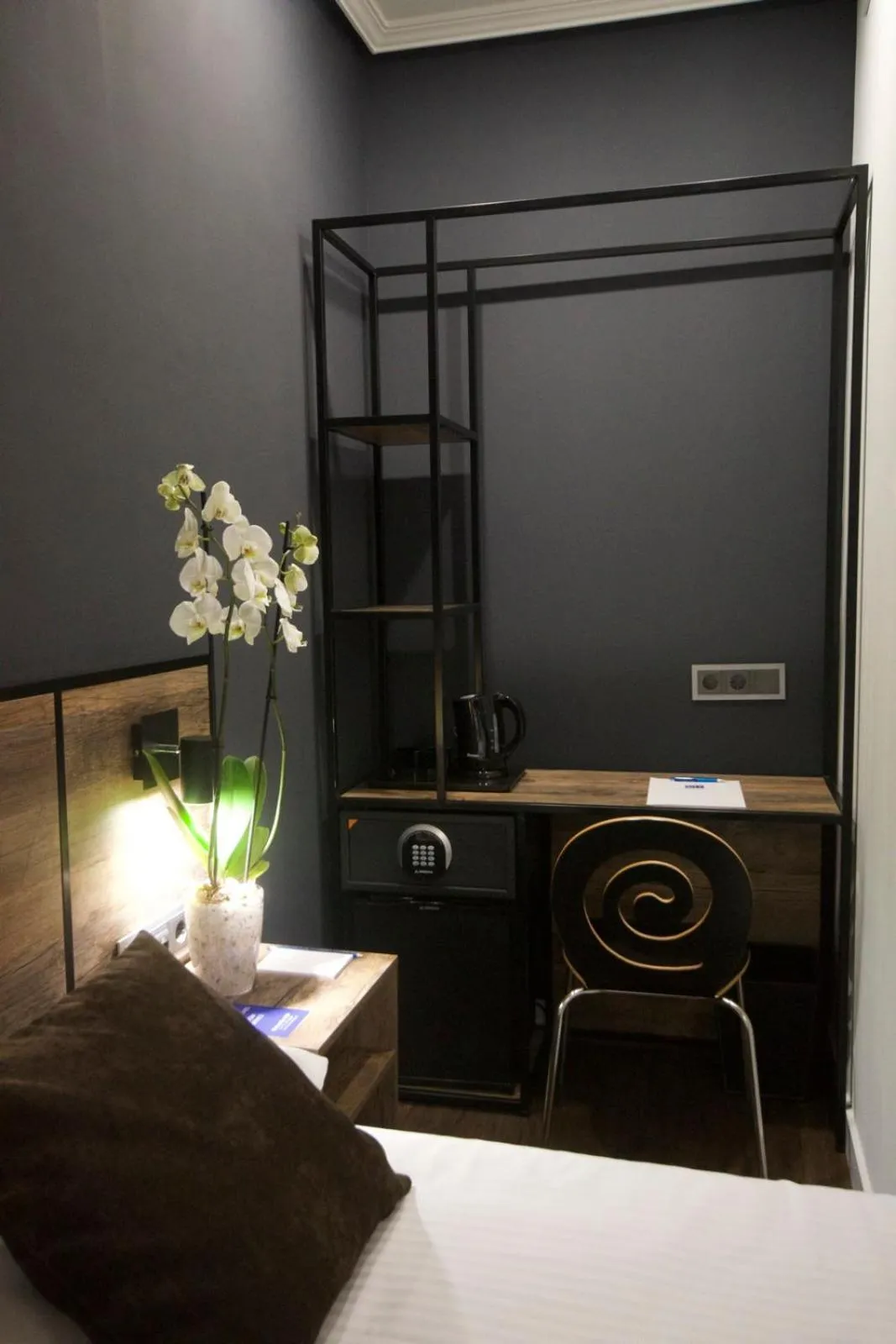 Seating area, Bed in Hotel BH San Francisco Alicante