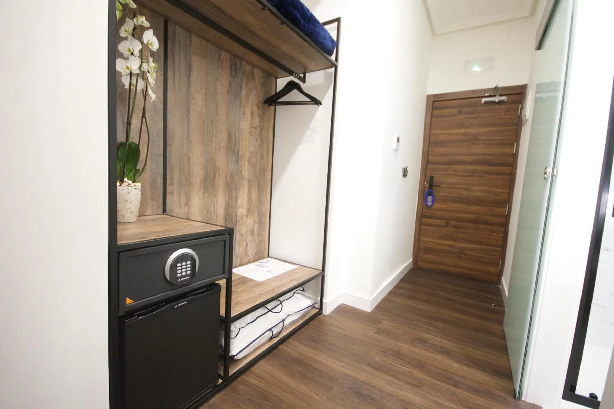 wardrobe in Hotel BH San Francisco Alicante