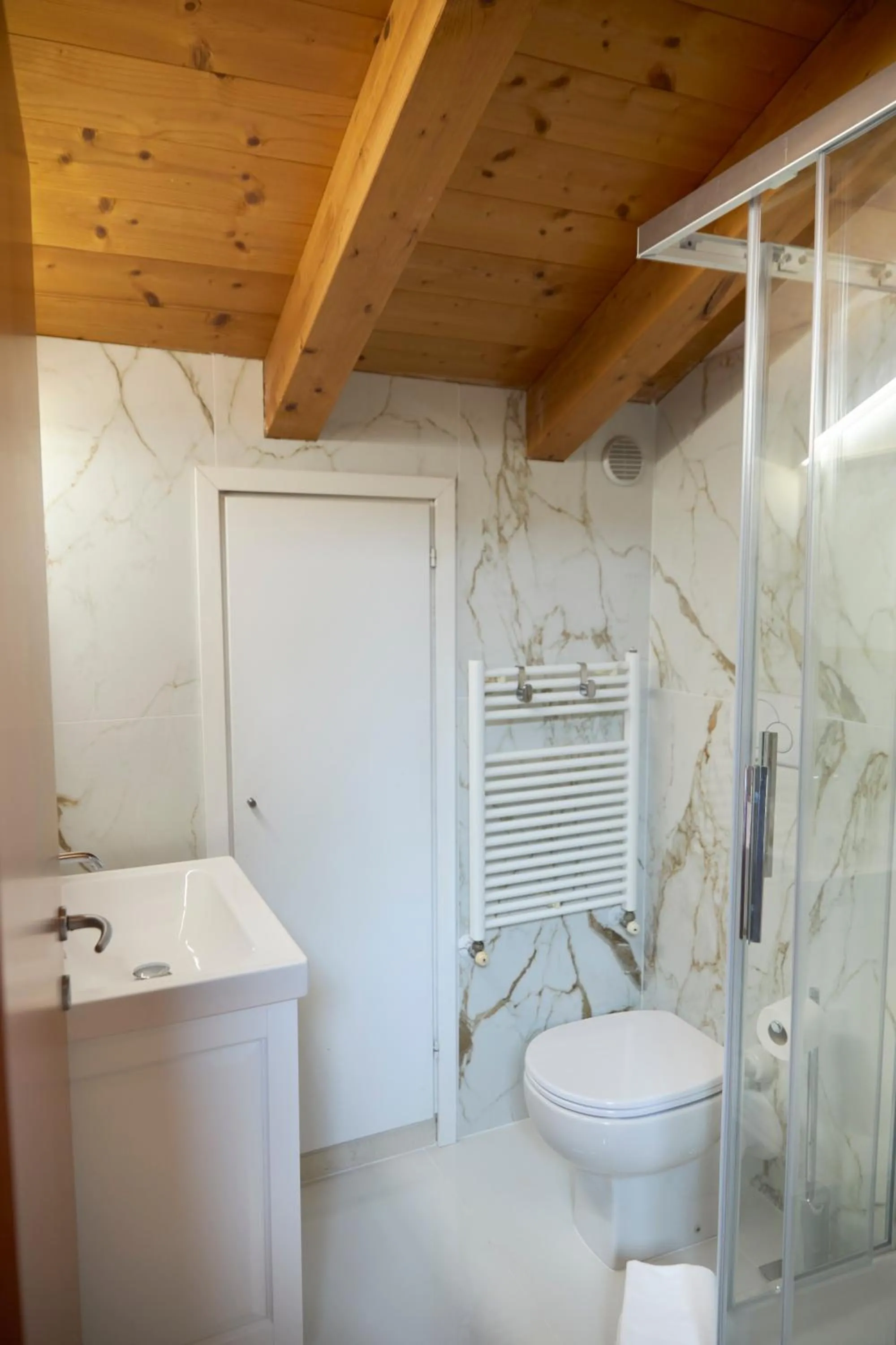 Shower in Stella Marina 6