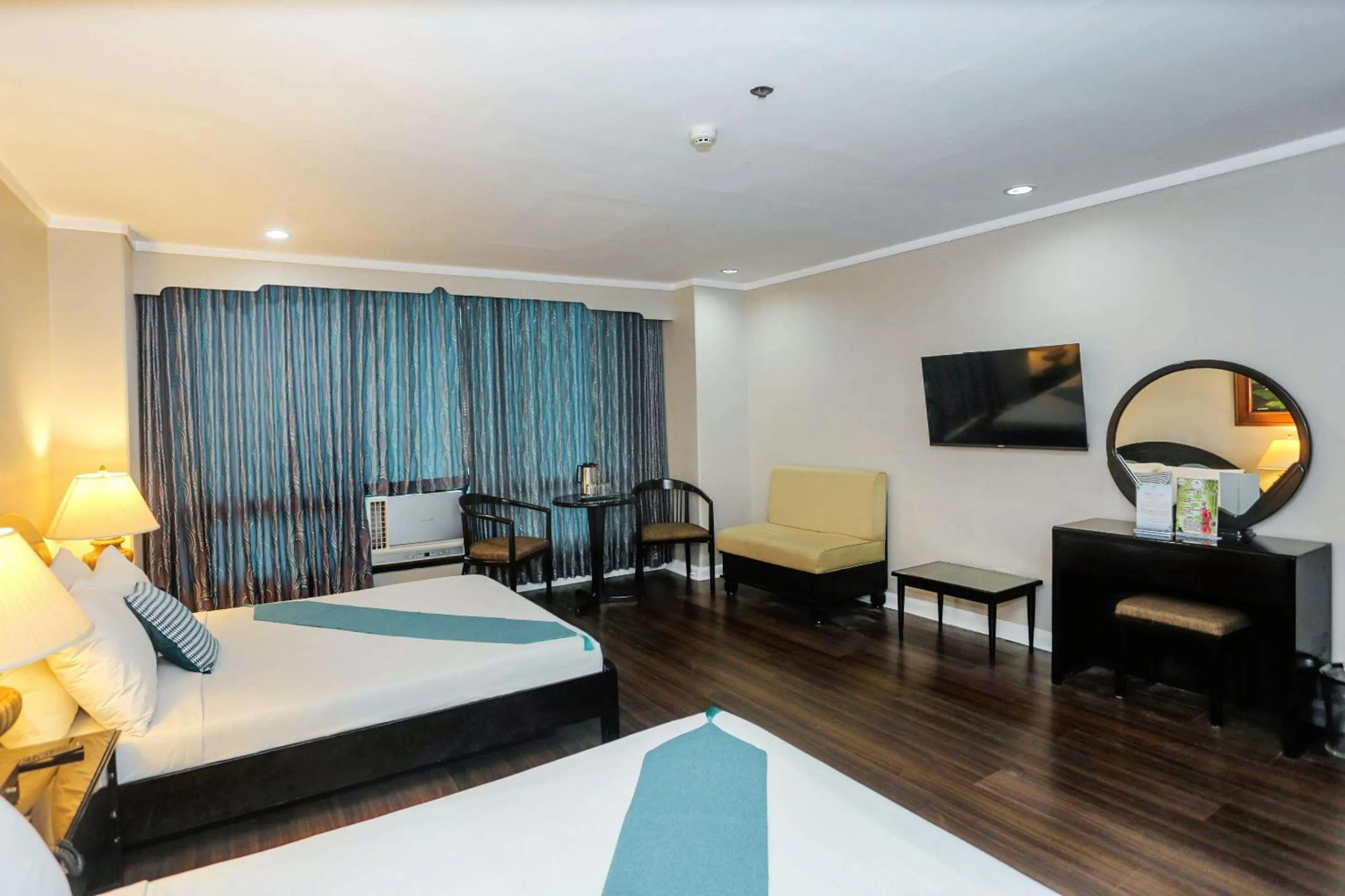 Bedroom, Bed in Holiday Plaza Hotel - Cebu