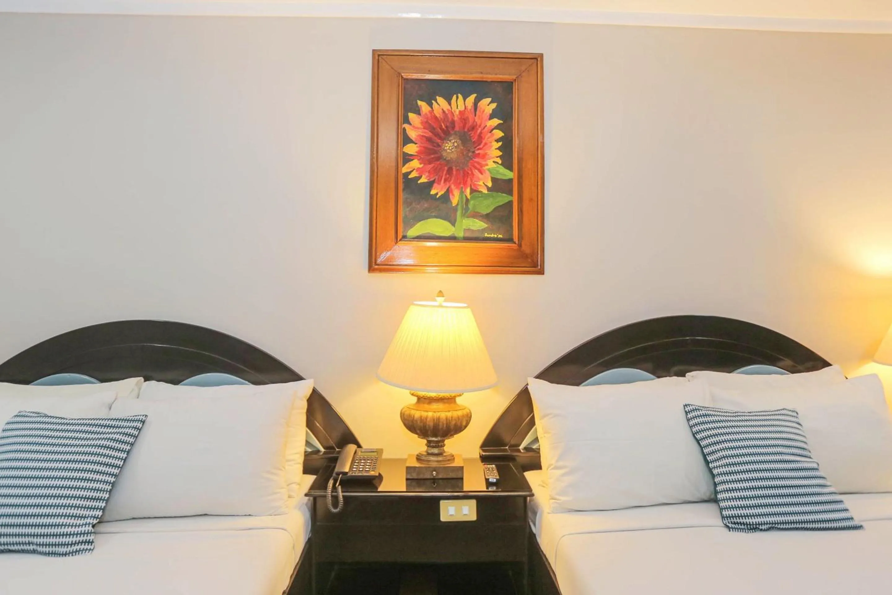 Bedroom, Bed in Holiday Plaza Hotel - Cebu