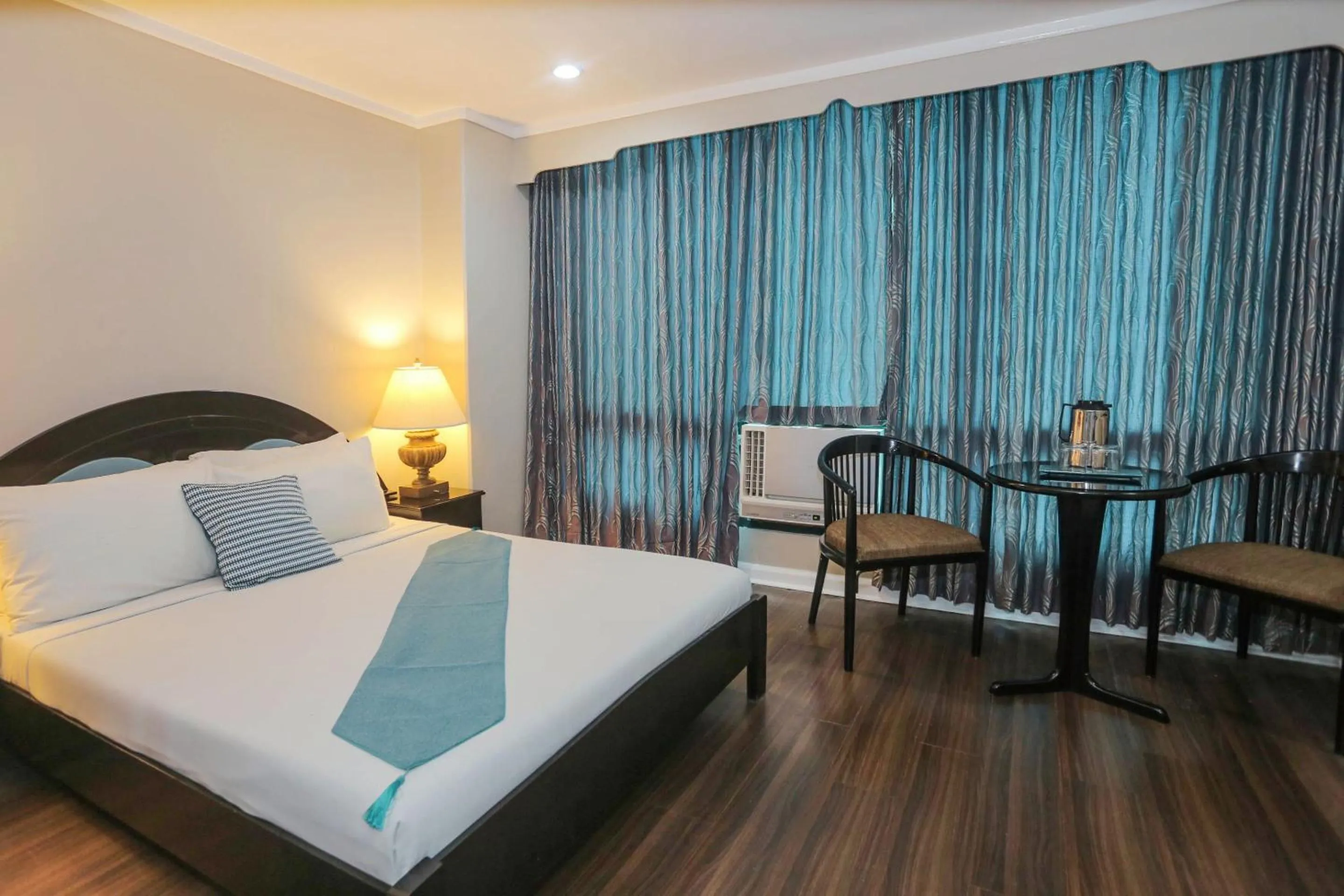 Bedroom, Bed in Holiday Plaza Hotel - Cebu