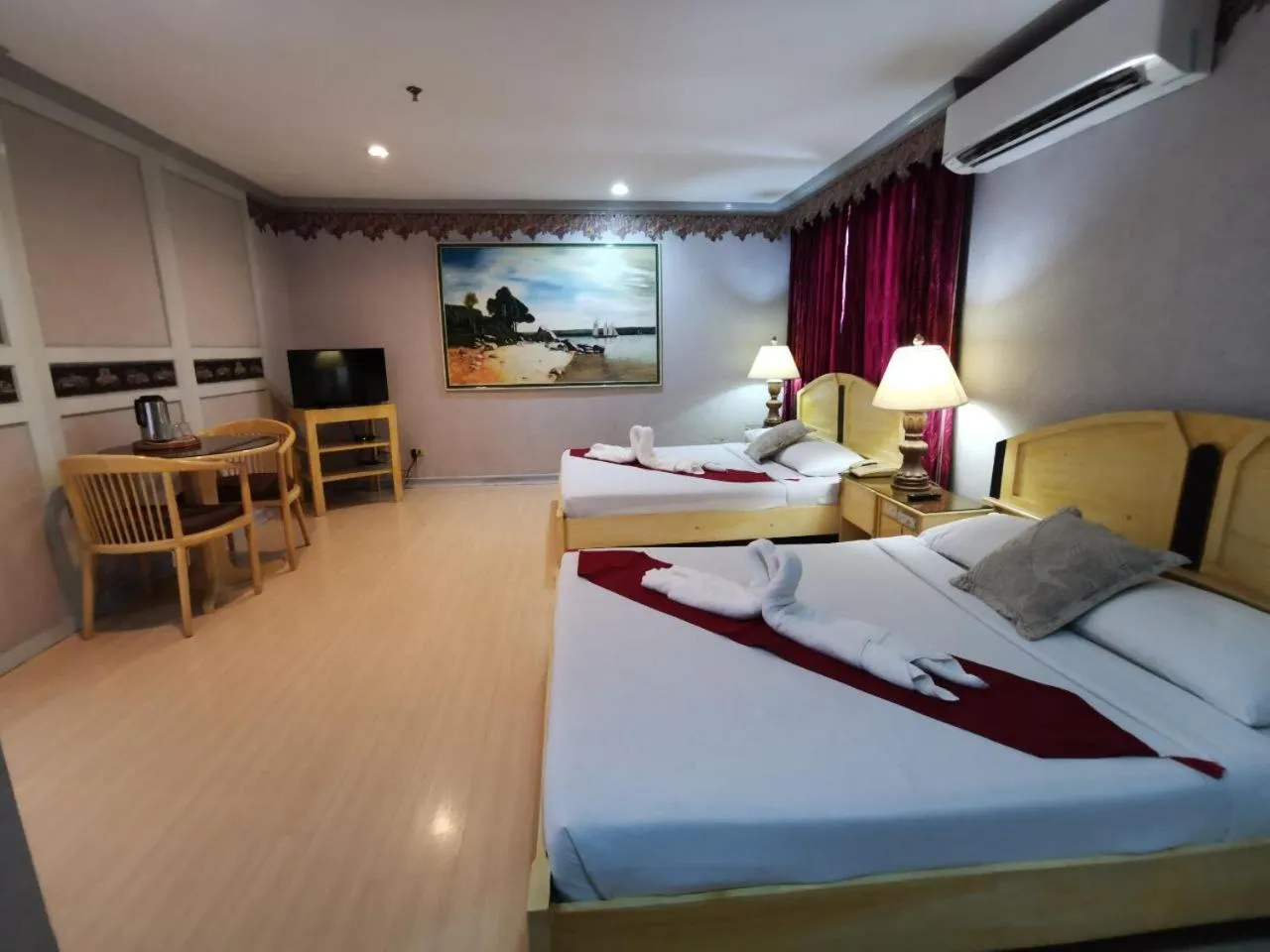 Bedroom, Bed in Holiday Plaza Hotel - Cebu