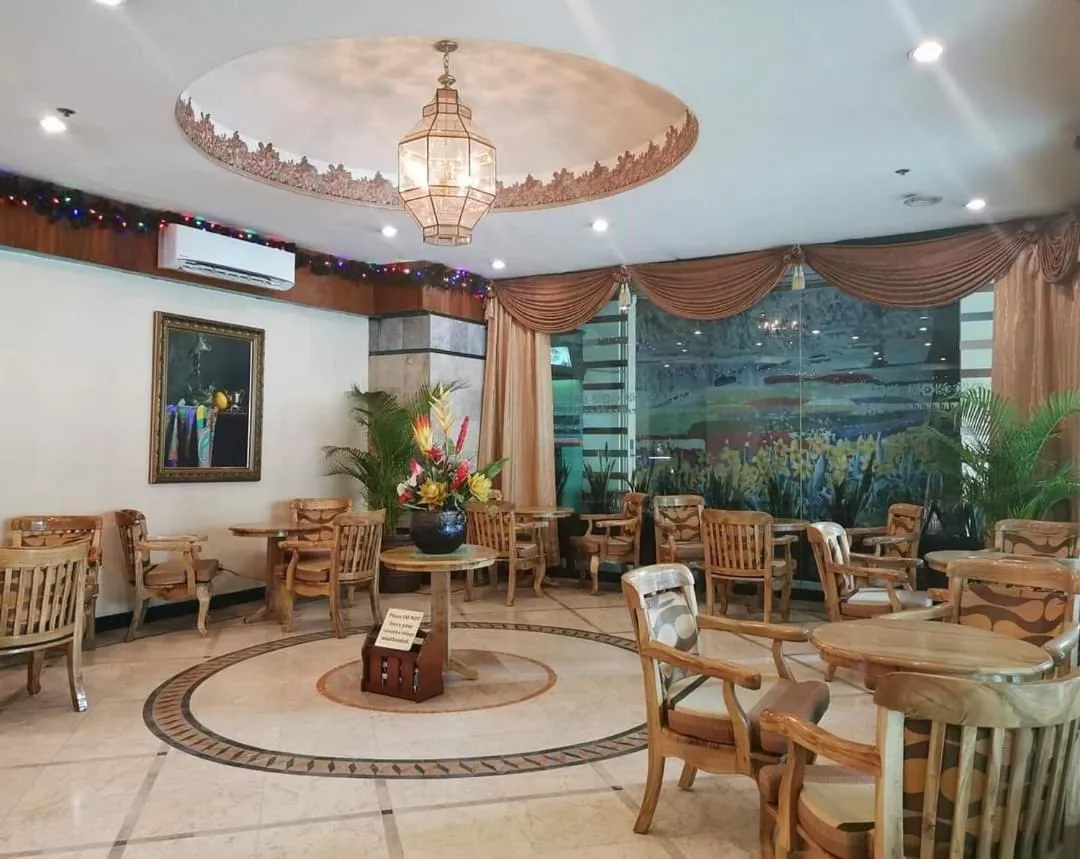 Restaurant/places to eat in Holiday Plaza Hotel - Cebu