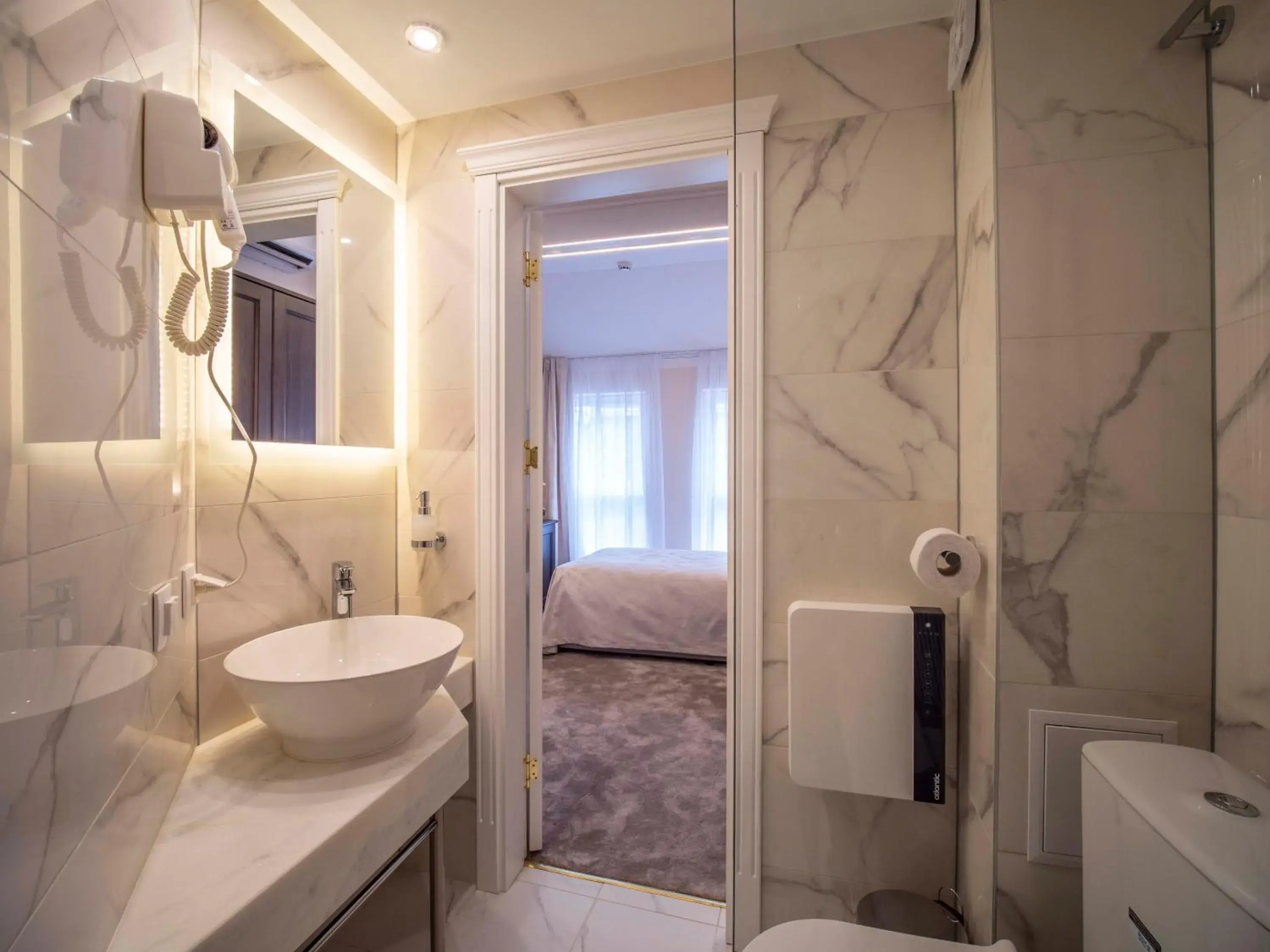 Toilet, Bed in The Moon Boutique Hotel Toilet, Bed in The Moon Boutique Hotel