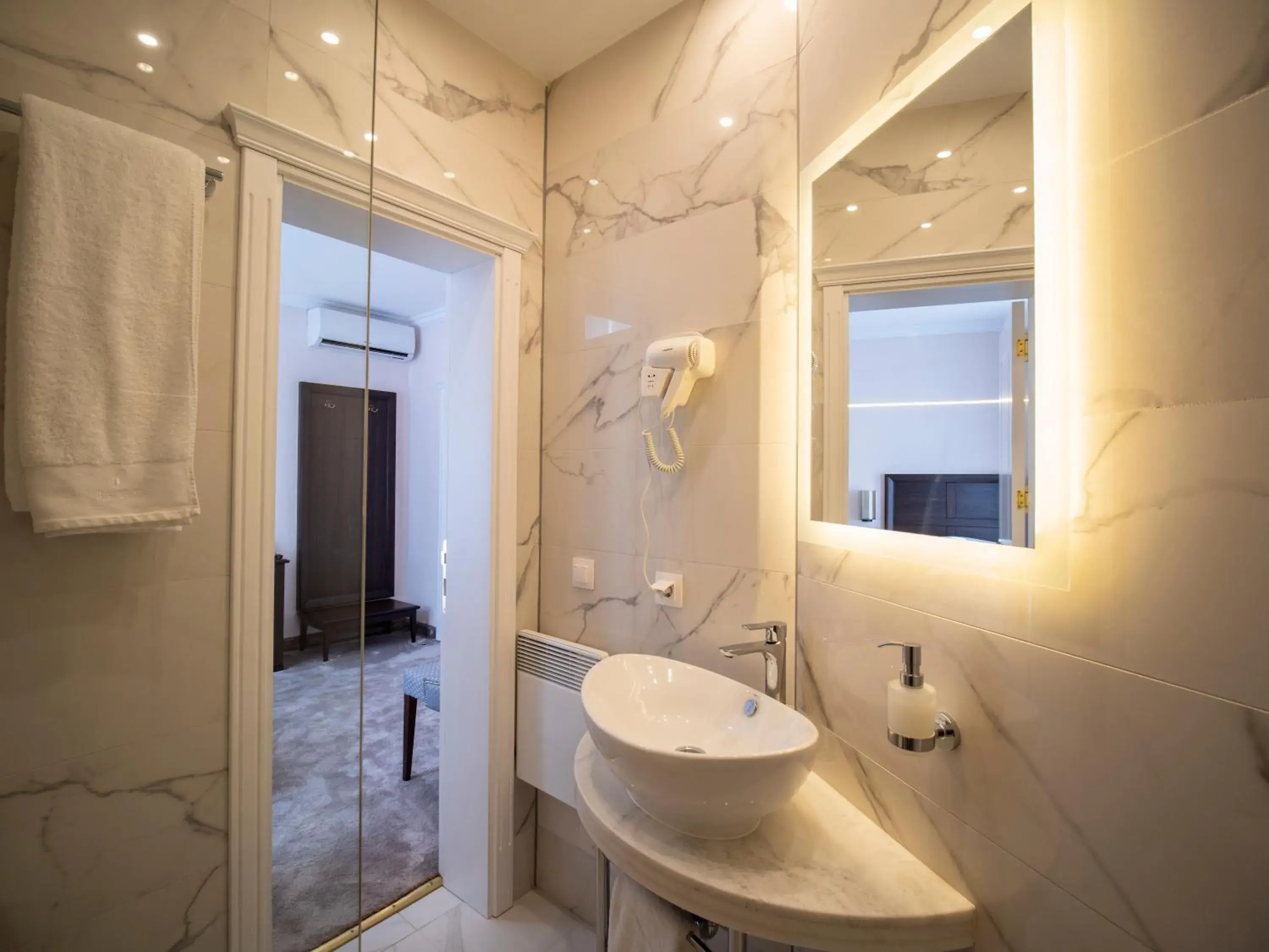 Luxurious Single Room in The Moon Boutique Hotel Luxurious Single Room in The Moon Boutique Hotel