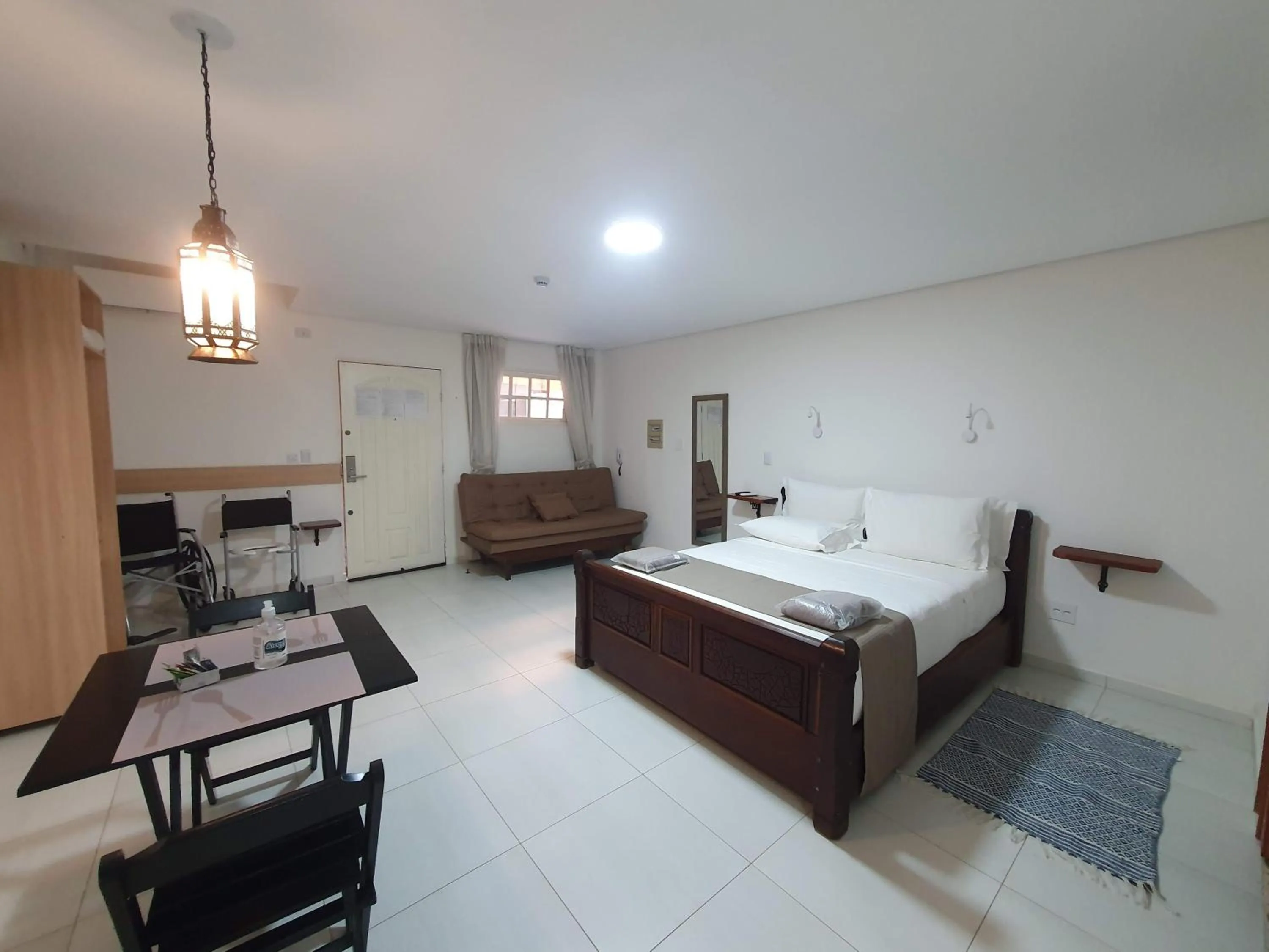 Photo of the whole room, Bed in Hotel Chalet Monet - Granja Vianna