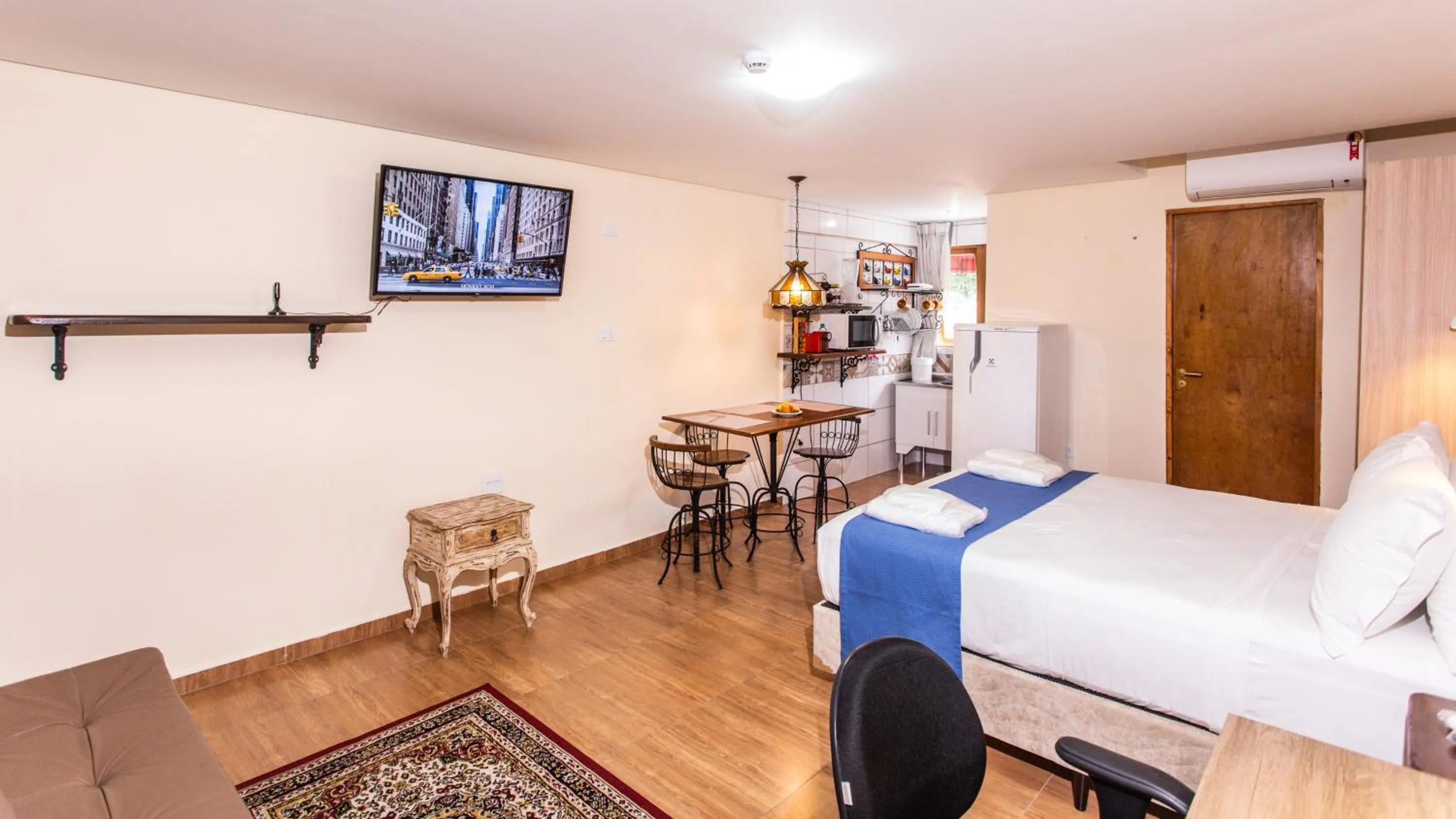 Photo of the whole room, Bed in Hotel Chalet Monet - Granja Vianna