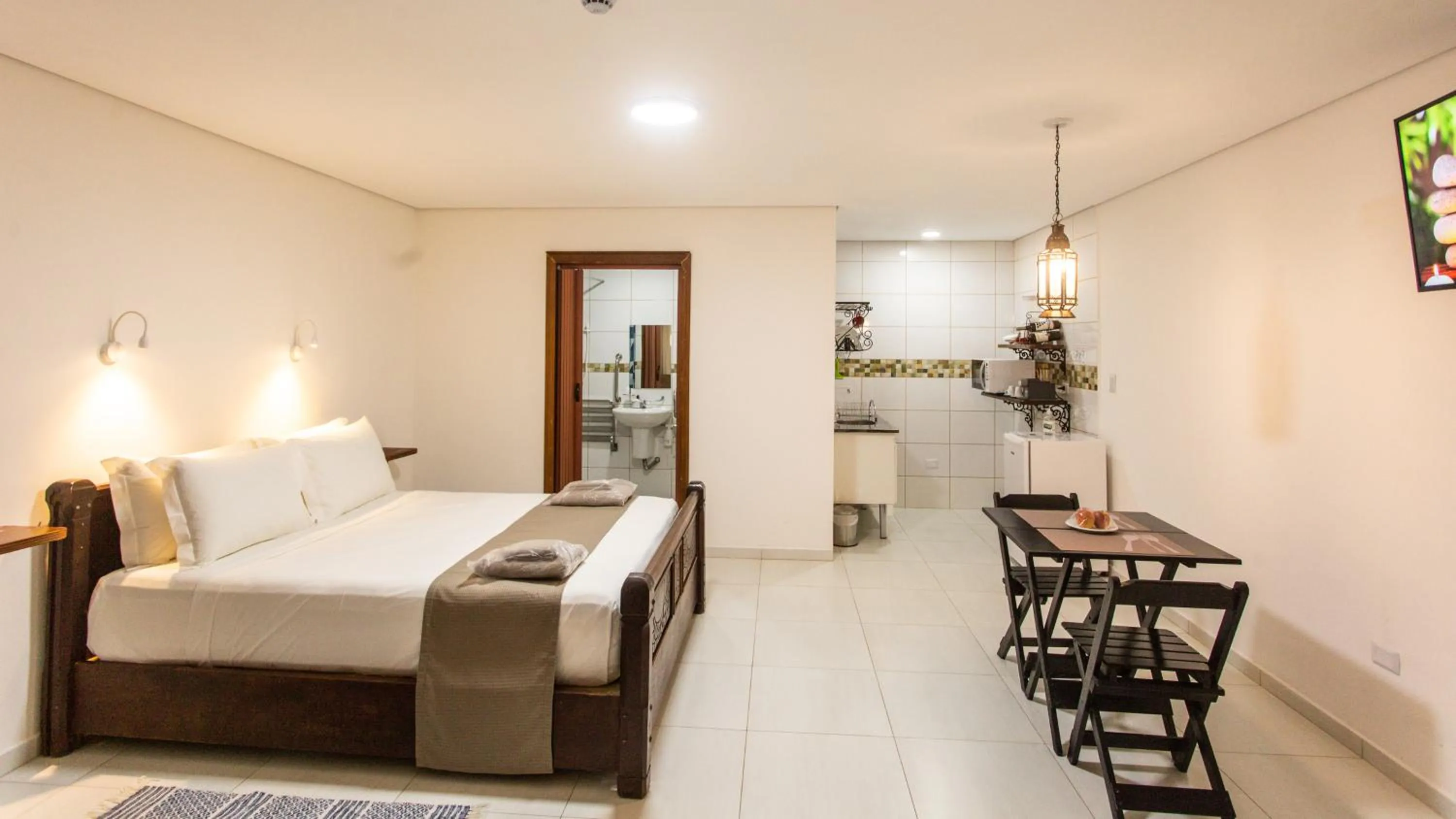 Photo of the whole room, Bed in Hotel Chalet Monet - Granja Vianna