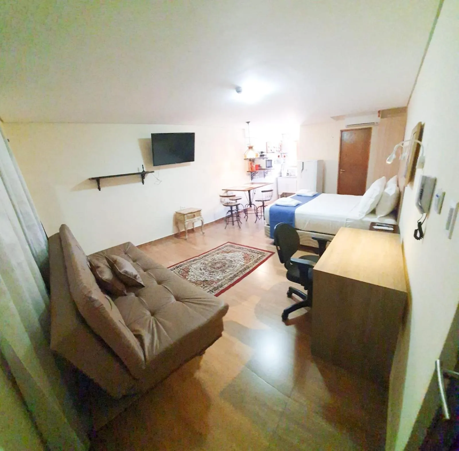 Photo of the whole room in Hotel Chalet Monet - Granja Vianna