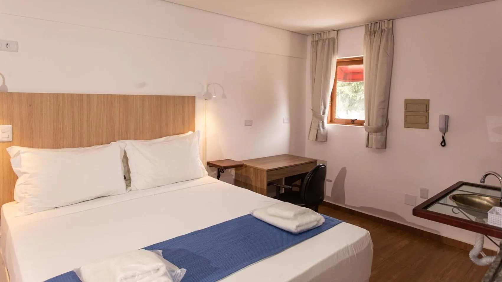 View (from property/room), Bed in Hotel Chalet Monet - Granja Vianna