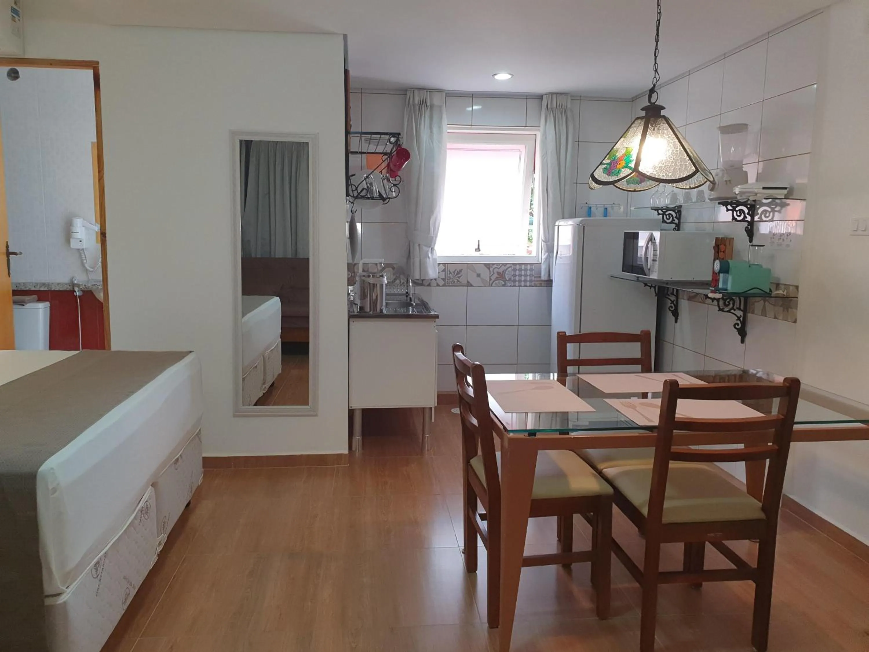 Dining area, Bed in Hotel Chalet Monet - Granja Vianna