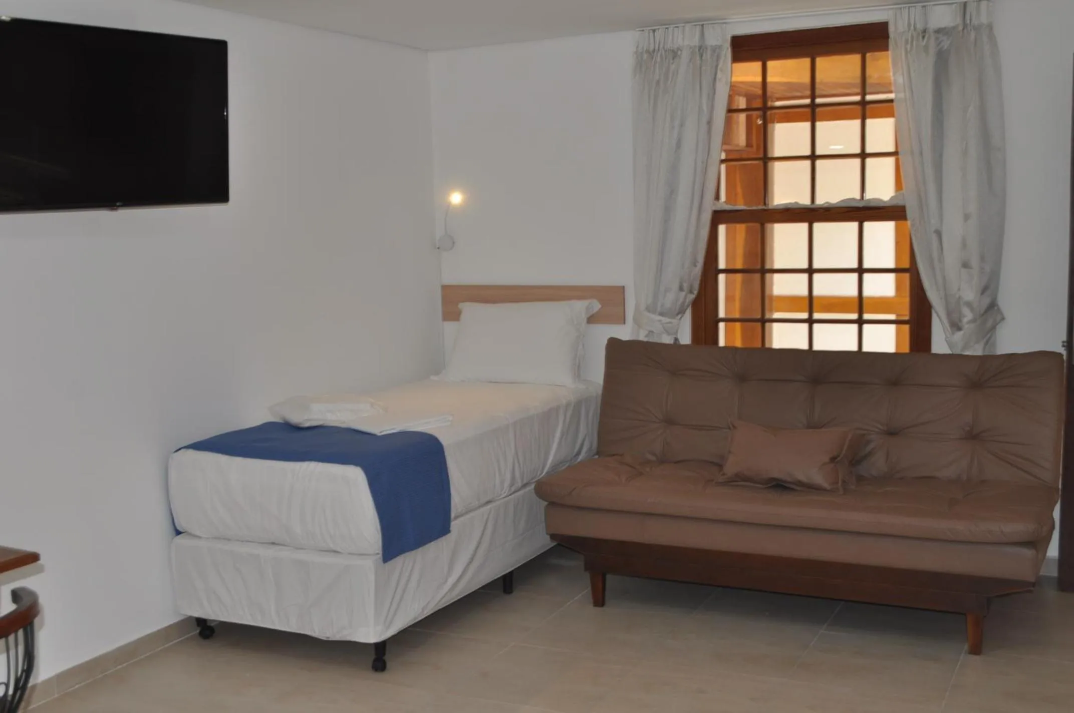 Seating area, Bed in Hotel Chalet Monet - Granja Vianna