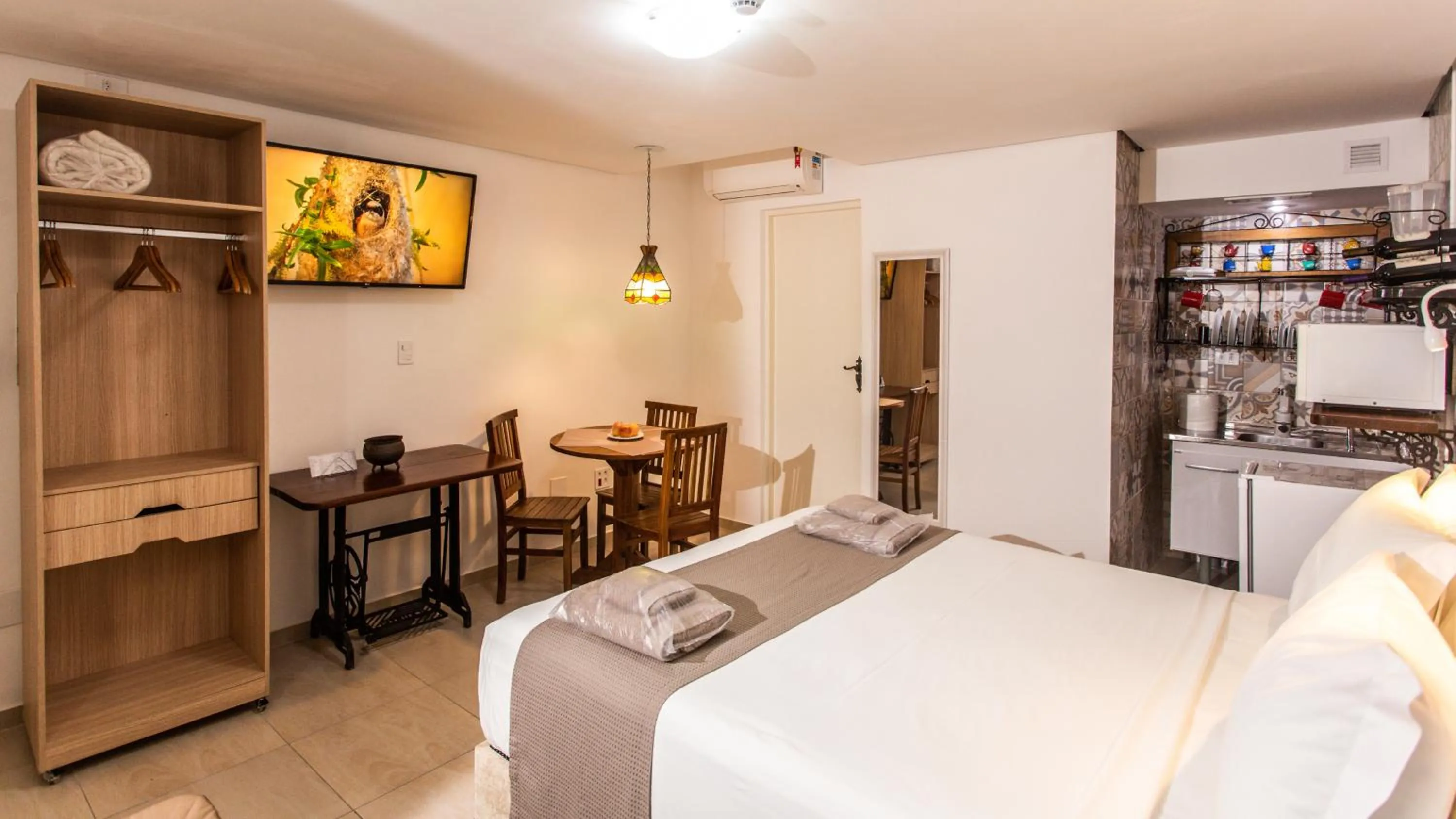 Photo of the whole room, Bed in Hotel Chalet Monet - Granja Vianna