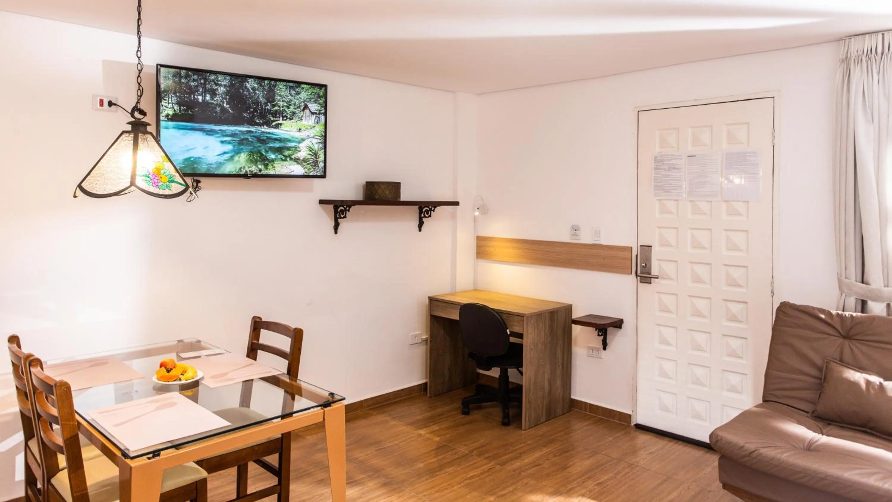 Dining area in Hotel Chalet Monet - Granja Vianna