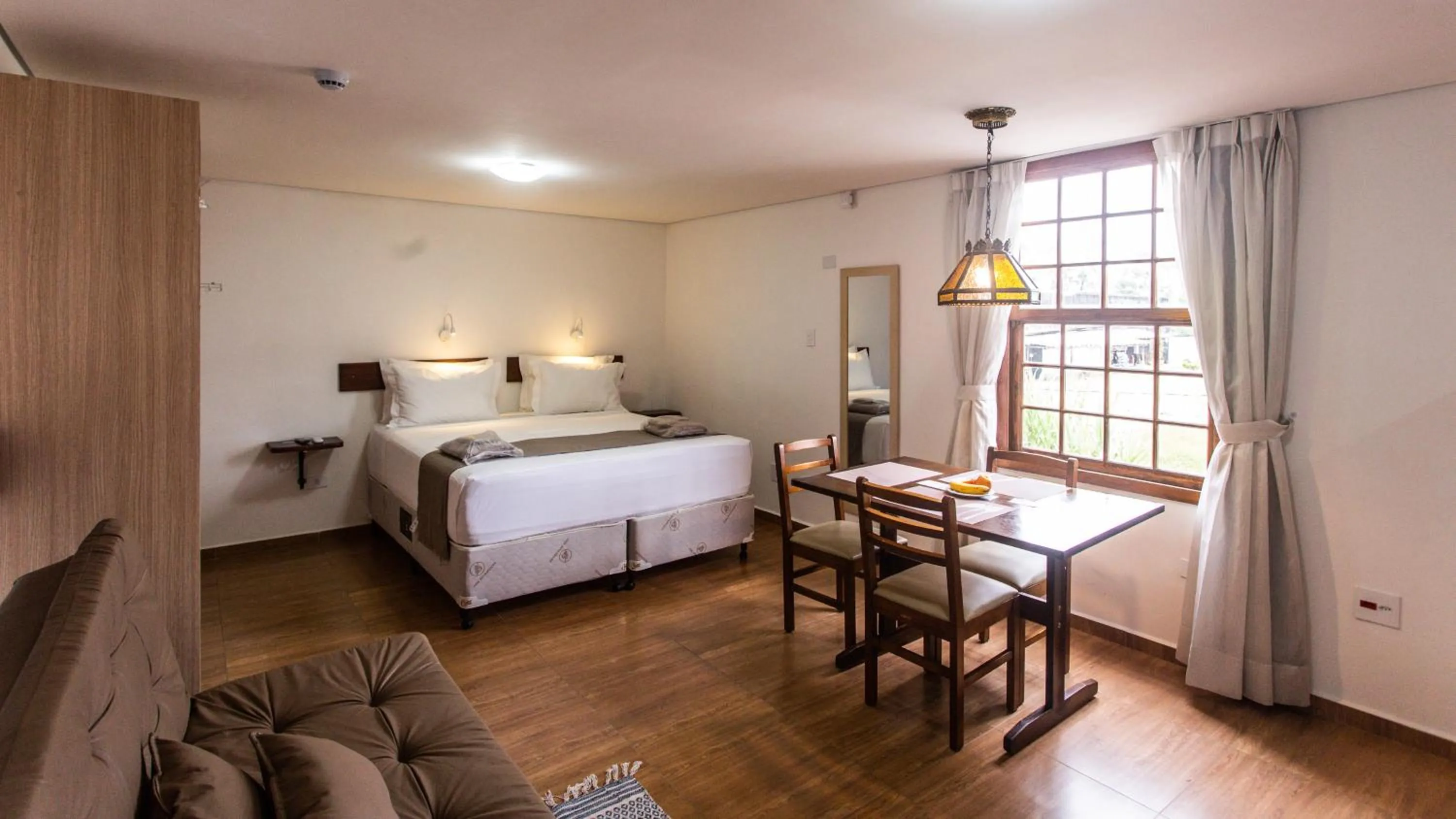 Photo of the whole room, Bed in Hotel Chalet Monet - Granja Vianna