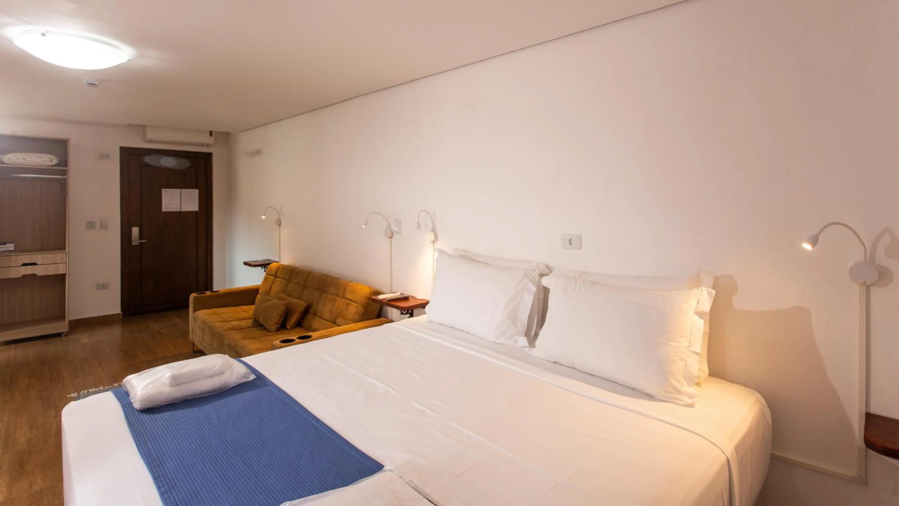 Photo of the whole room, Bed in Hotel Chalet Monet - Granja Vianna