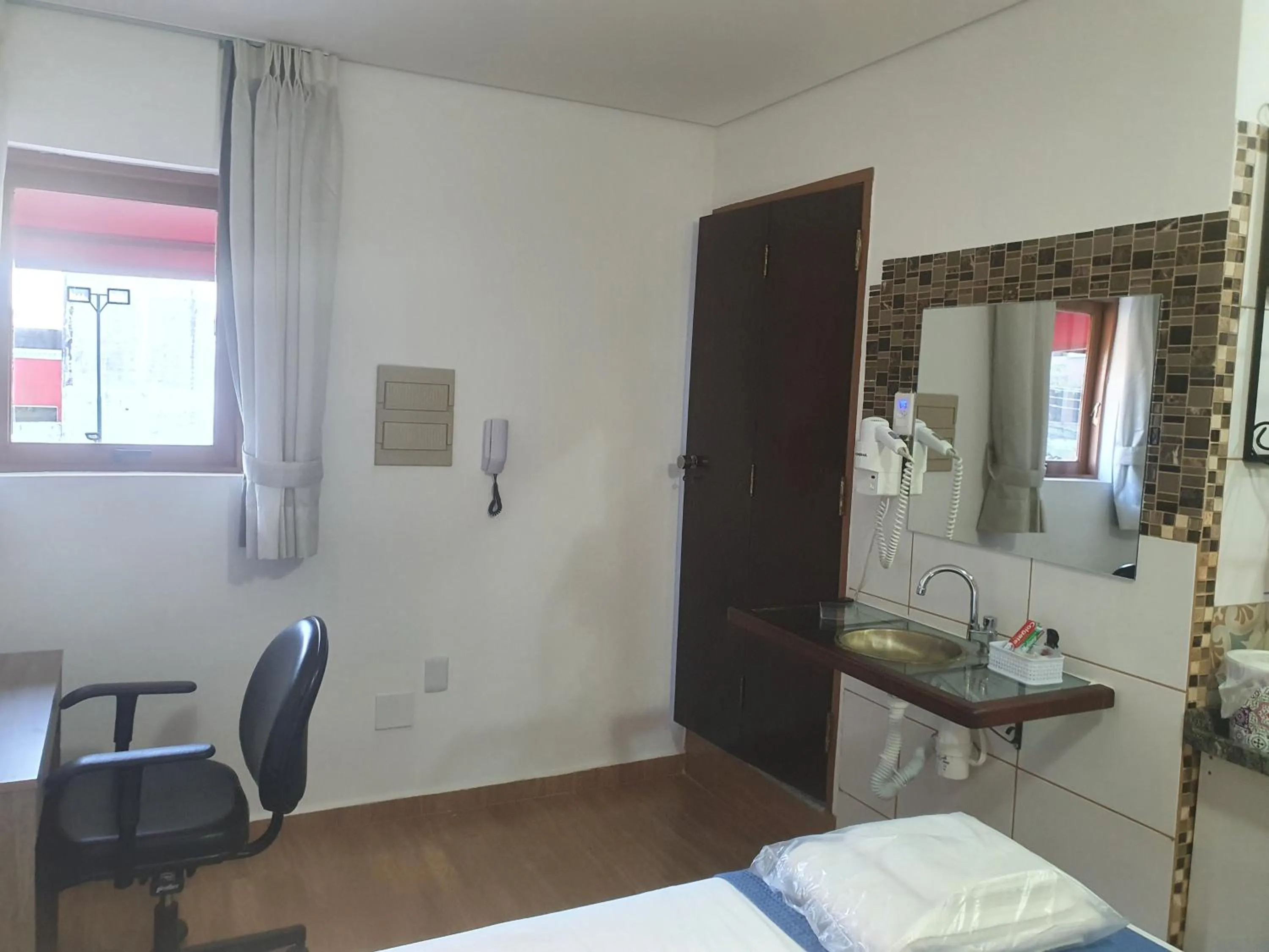 Photo of the whole room, Bed in Hotel Chalet Monet - Granja Vianna