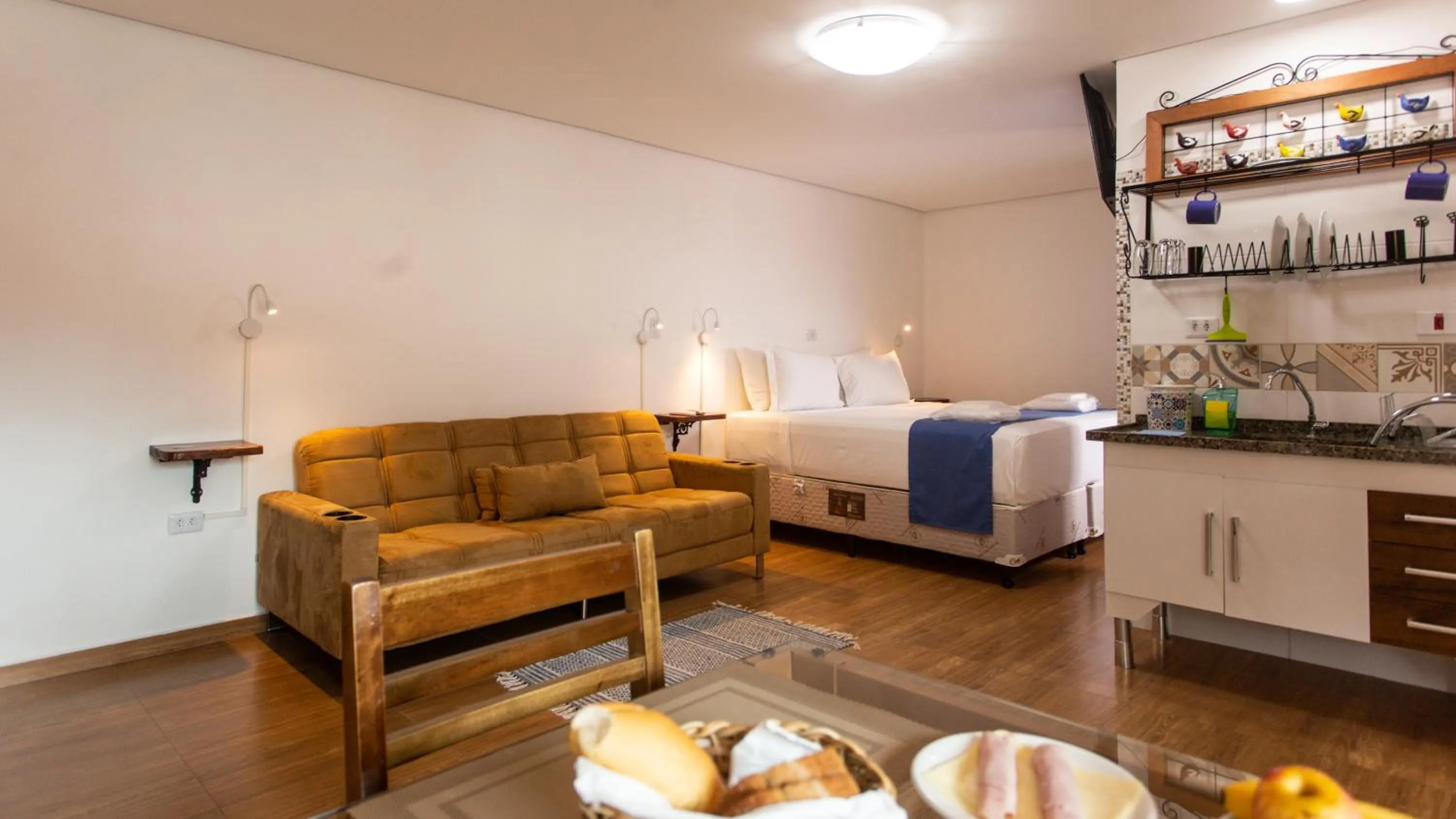 Photo of the whole room in Hotel Chalet Monet - Granja Vianna