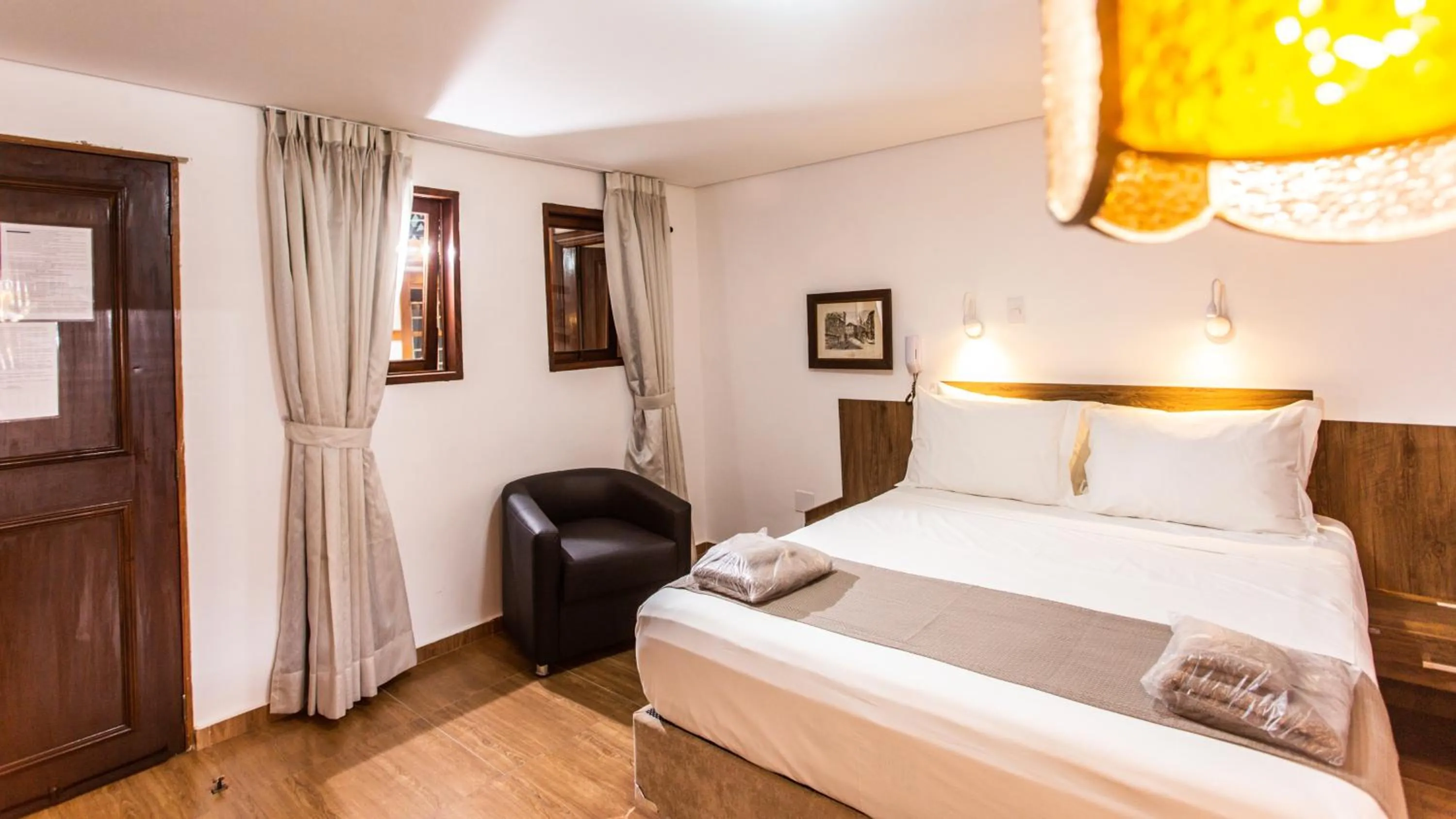 Photo of the whole room, Bed in Hotel Chalet Monet - Granja Vianna