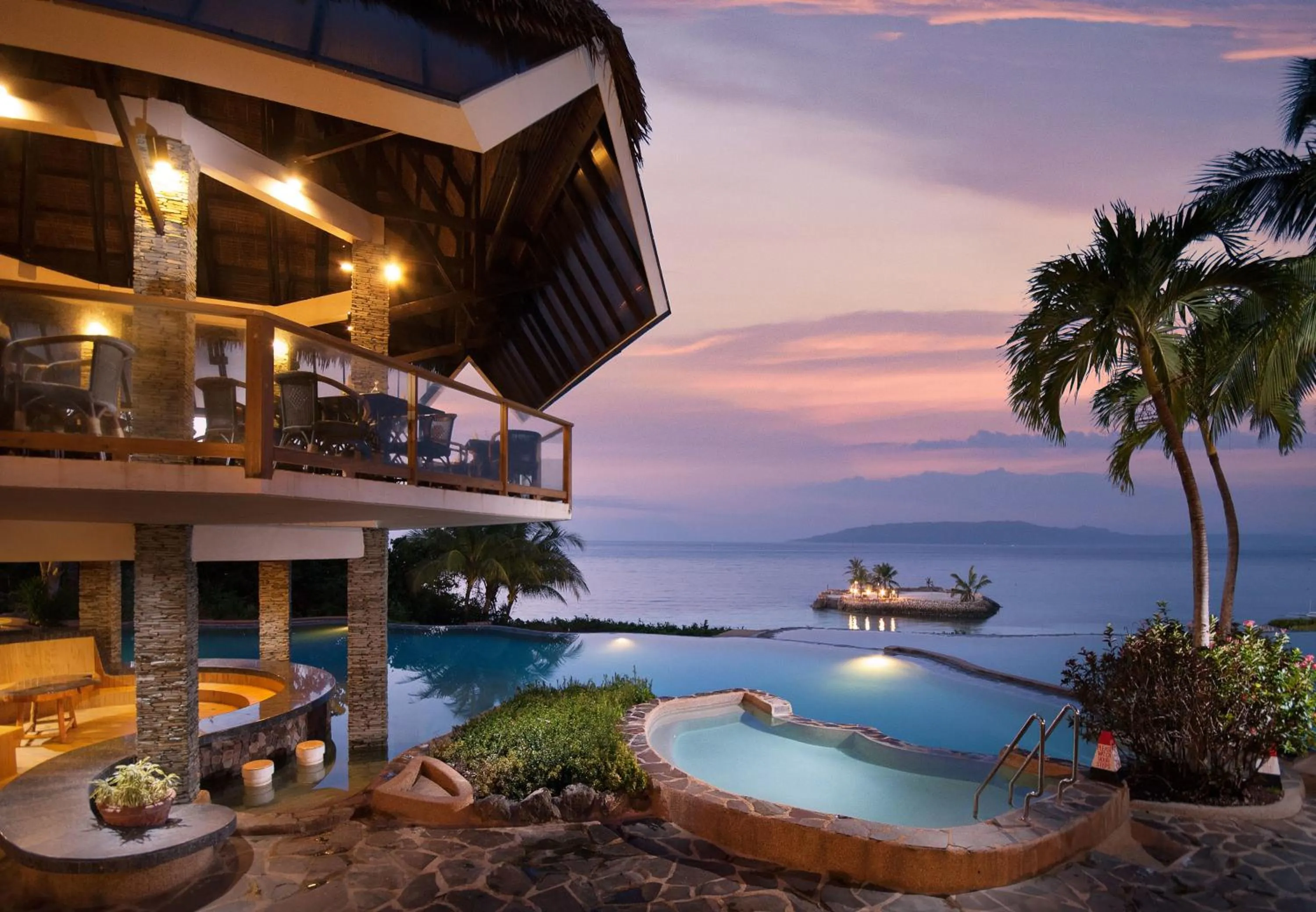 Swimming pool in Mithi Resort & Spa