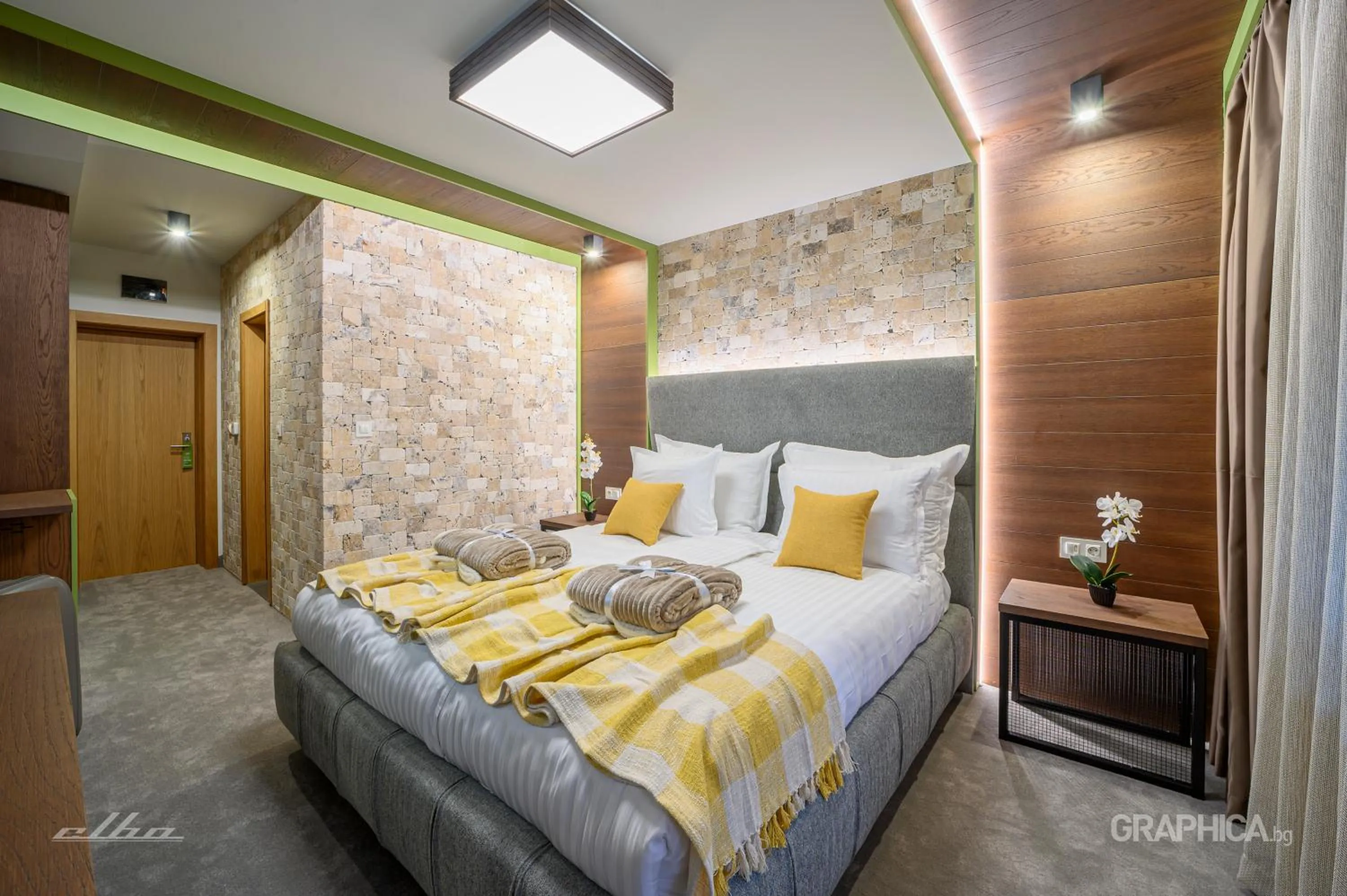 Bed in 103 Alpine Hotel