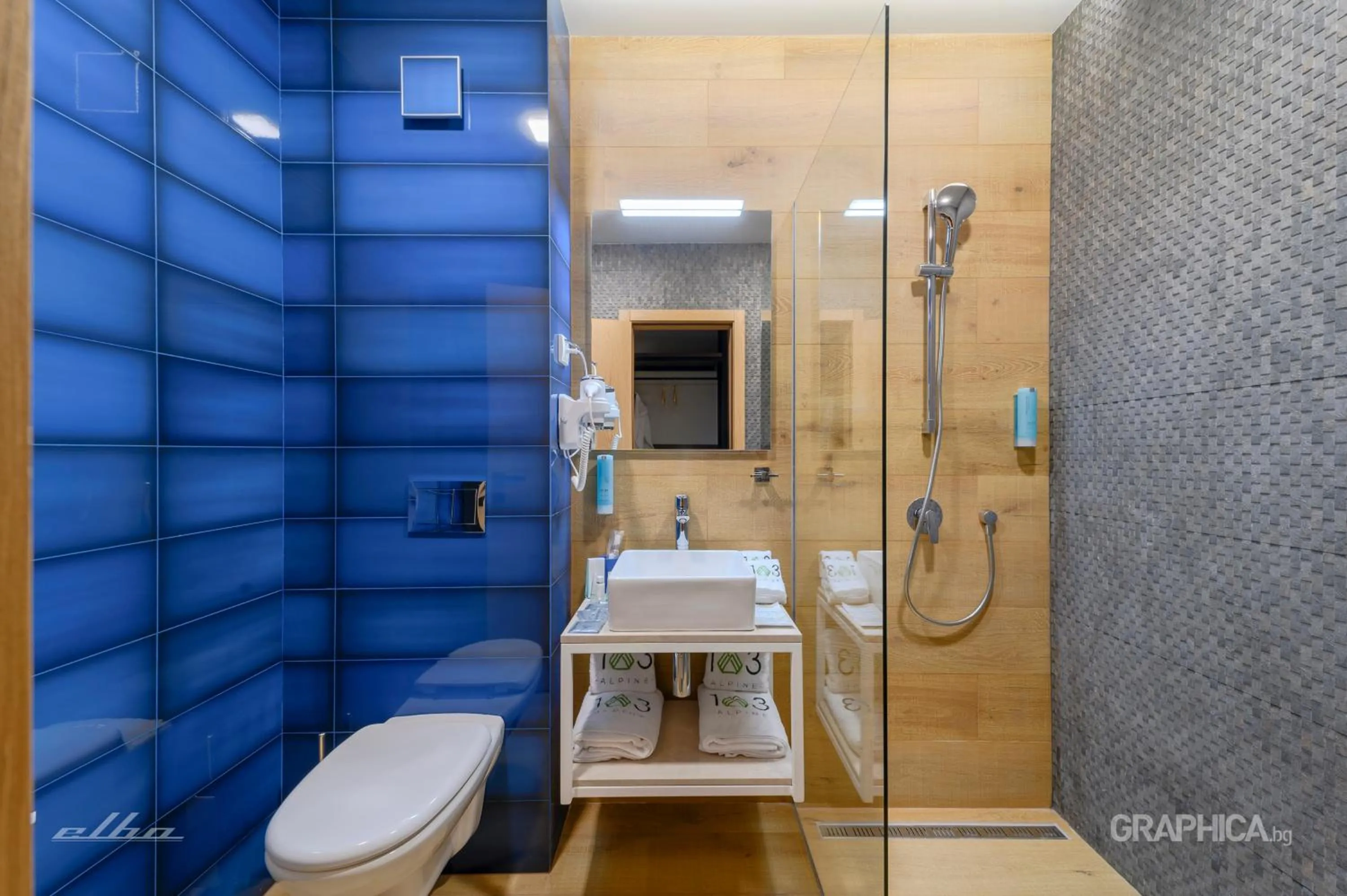 Shower in 103 Alpine Hotel