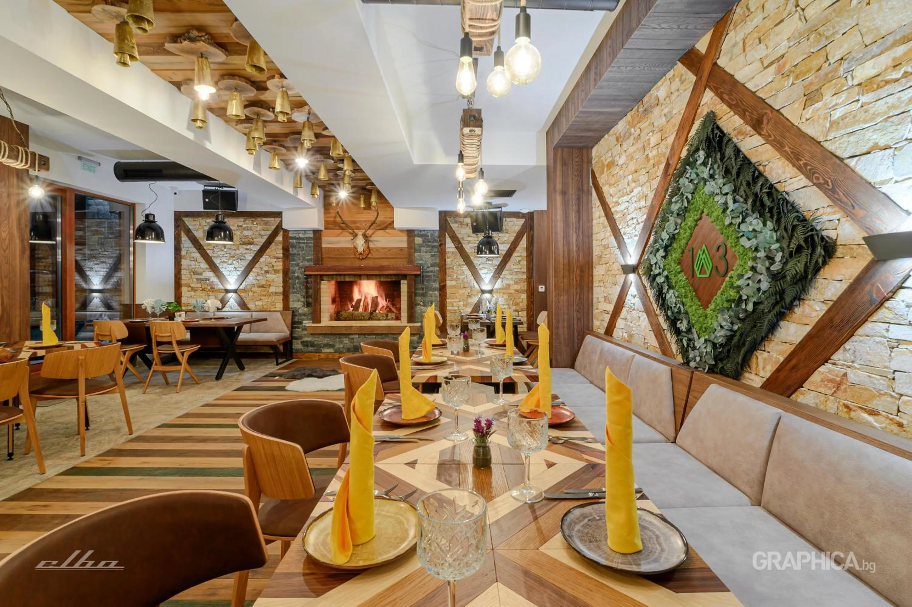 Restaurant/places to eat in 103 Alpine Hotel